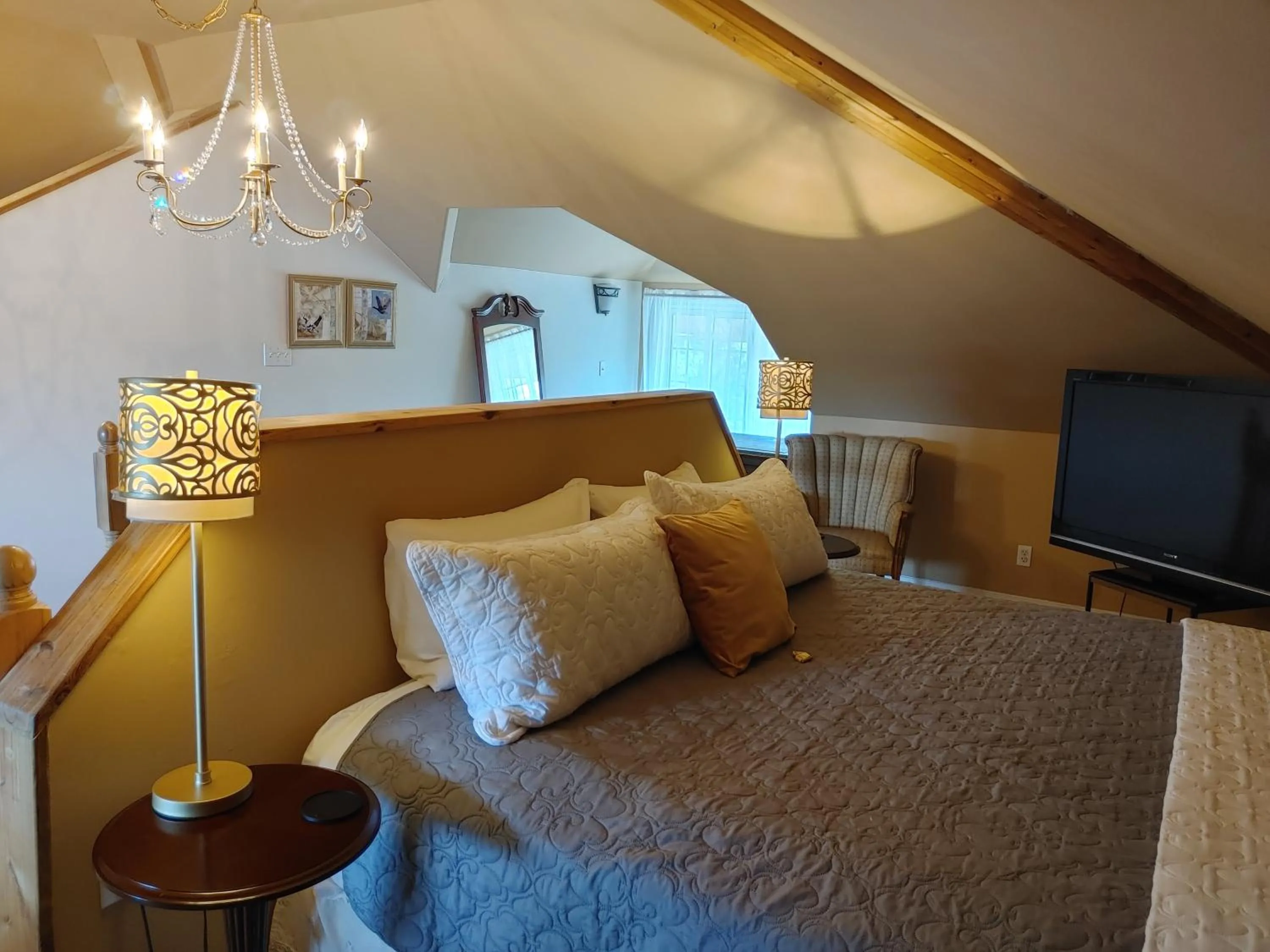 Bed in Stonewater Manor B&B