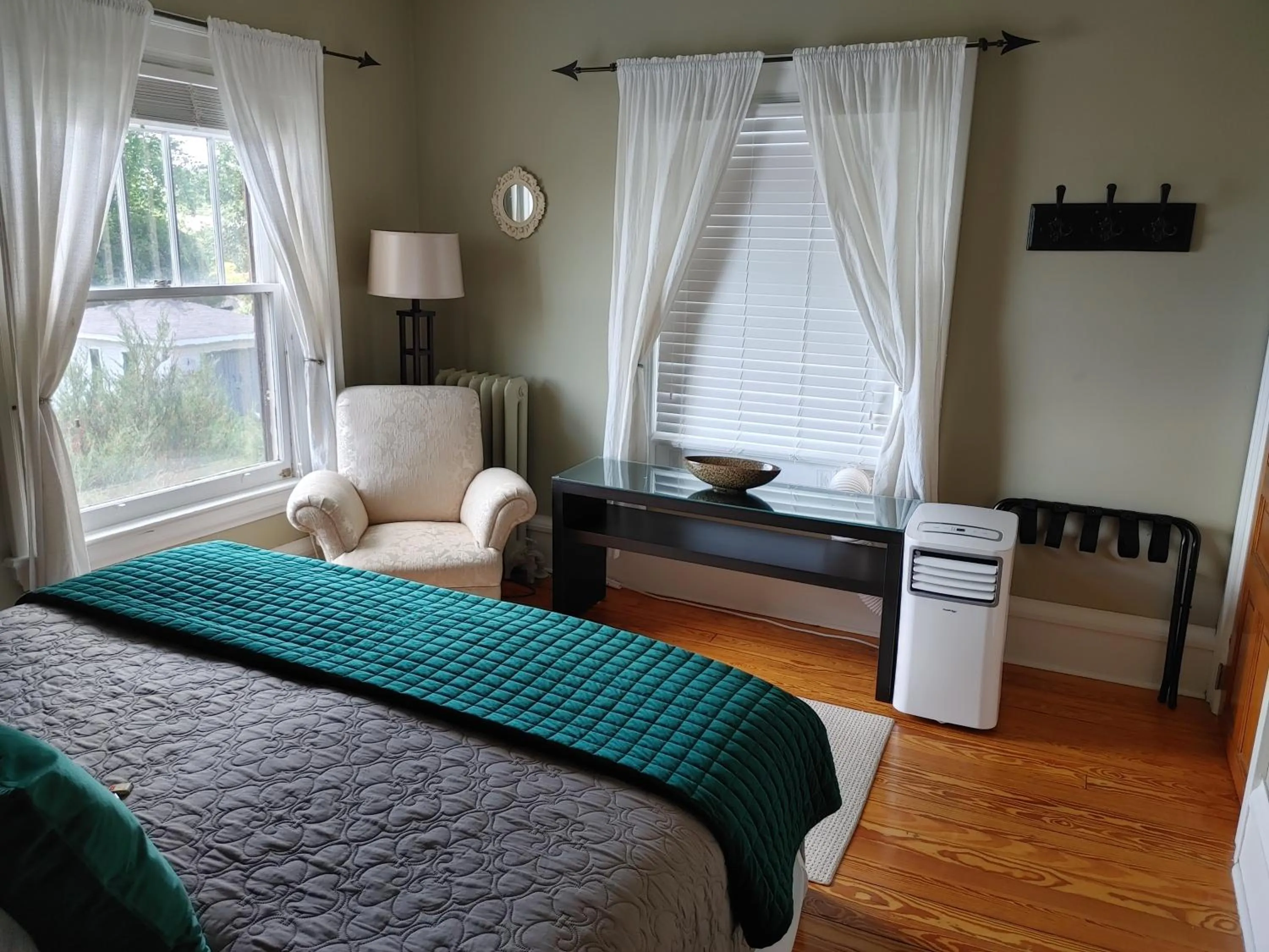 Bedroom, Bed in Stonewater Manor B&B