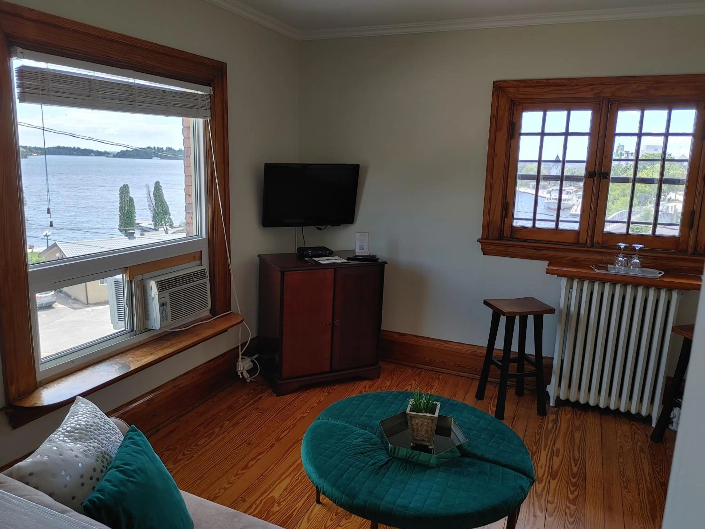 Living room in Stonewater Manor B&B