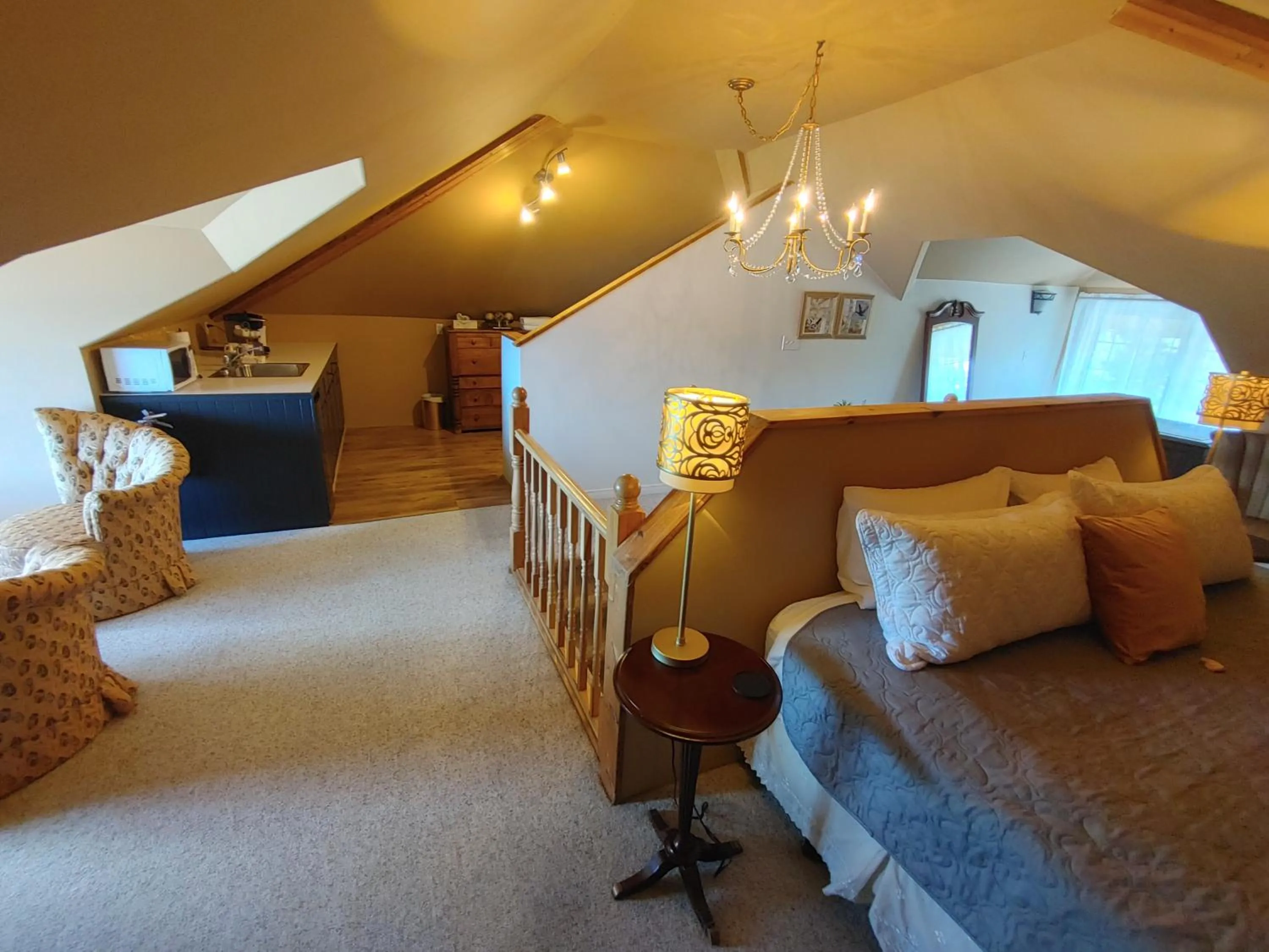 Living room, Bed in Stonewater Manor B&B