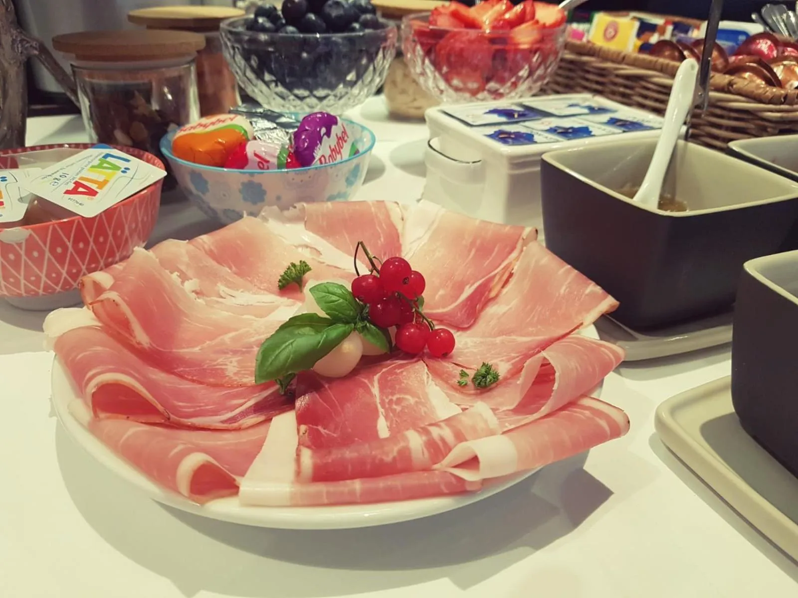 Breakfast in Boutique Hotel NI-MO