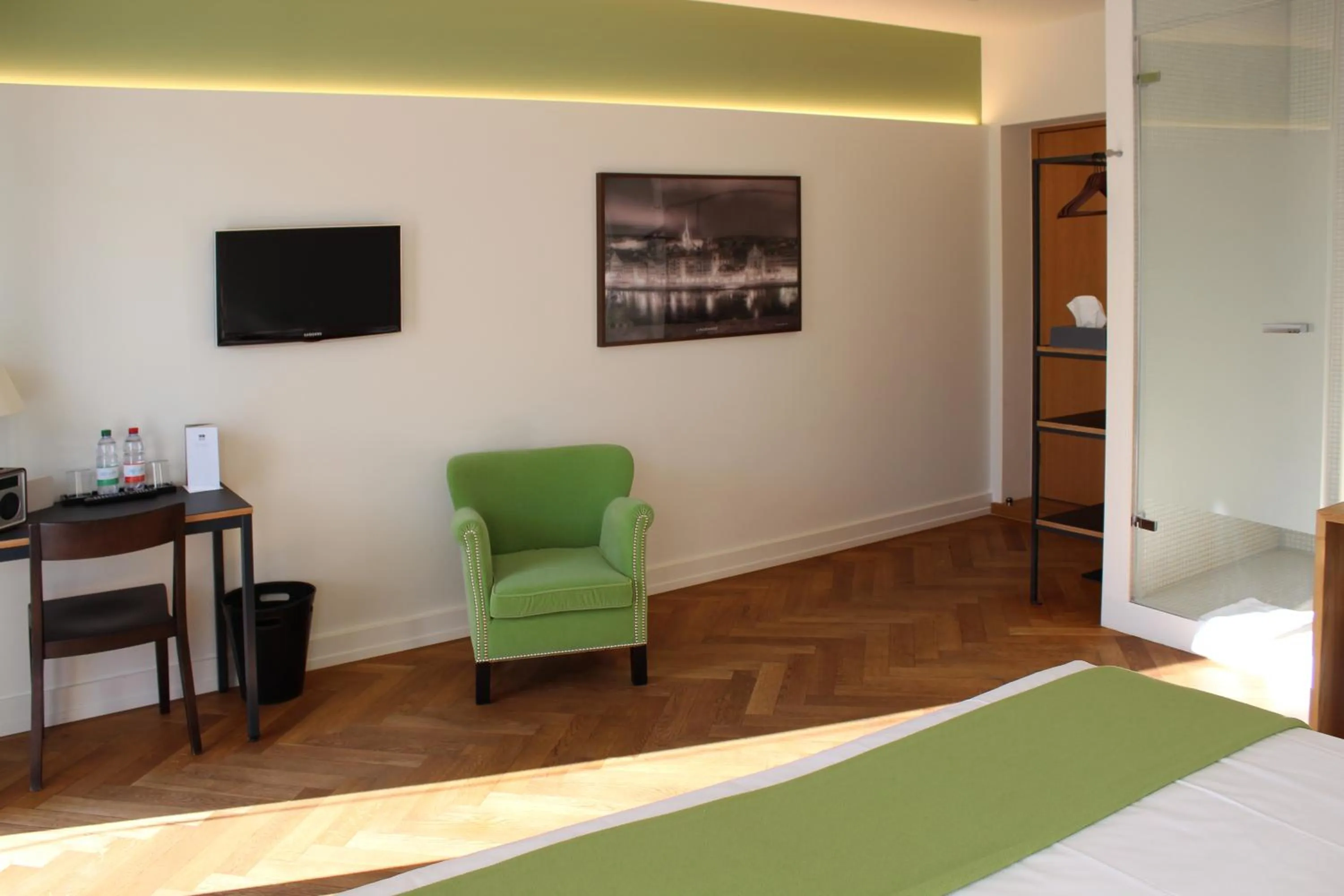 Photo of the whole room, Bed in Boutique Hotel NI-MO