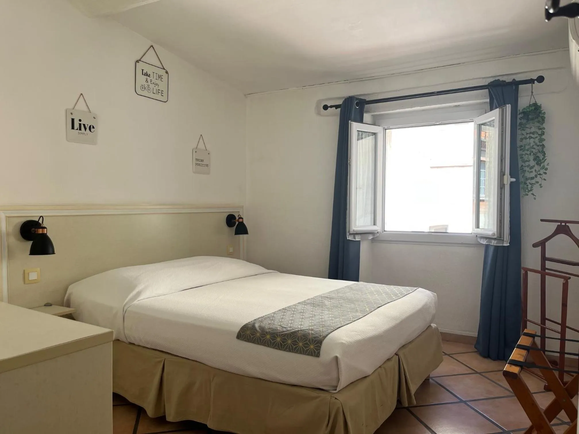 Bed in Hotel Le Flore