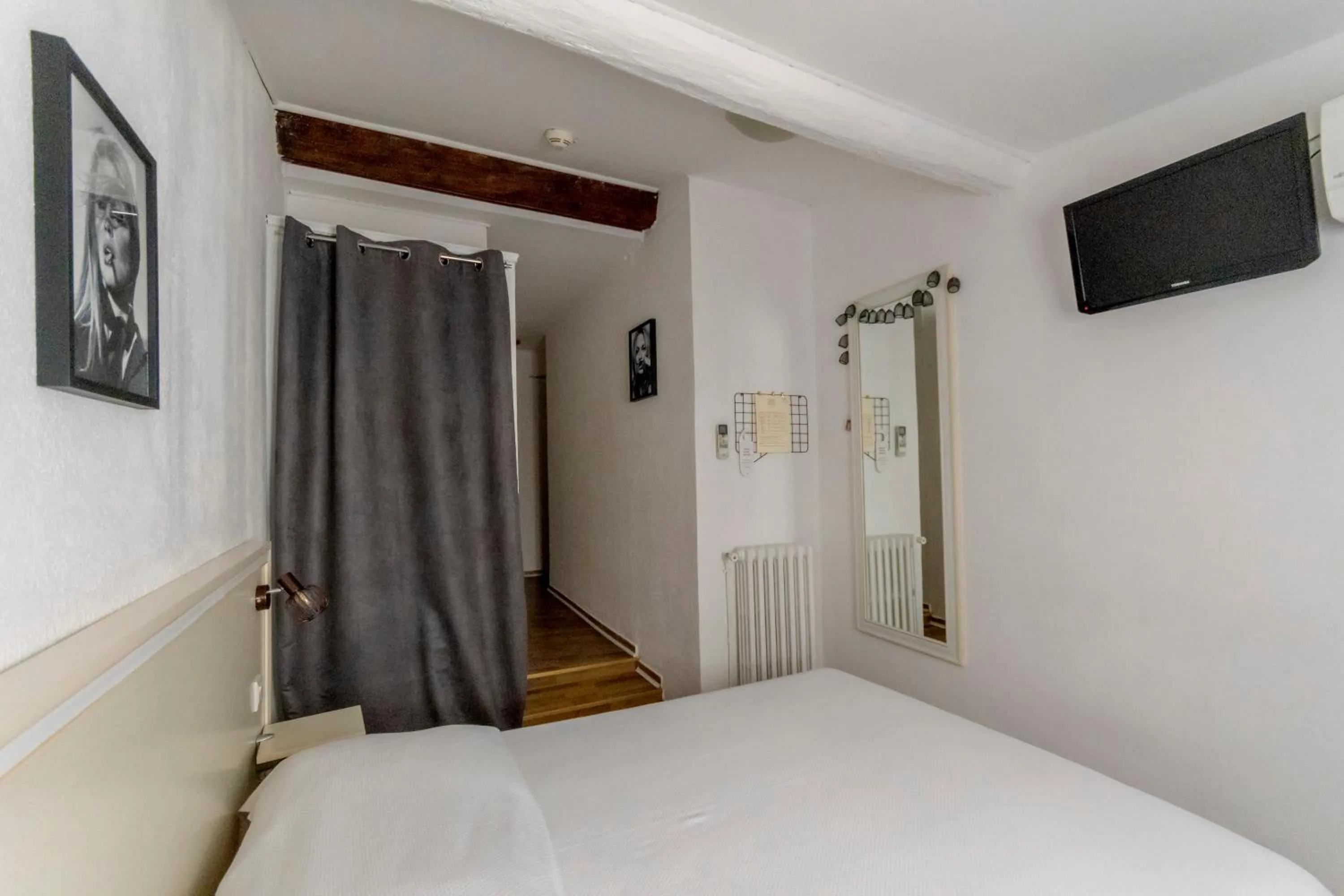 Bed in Hotel Le Flore