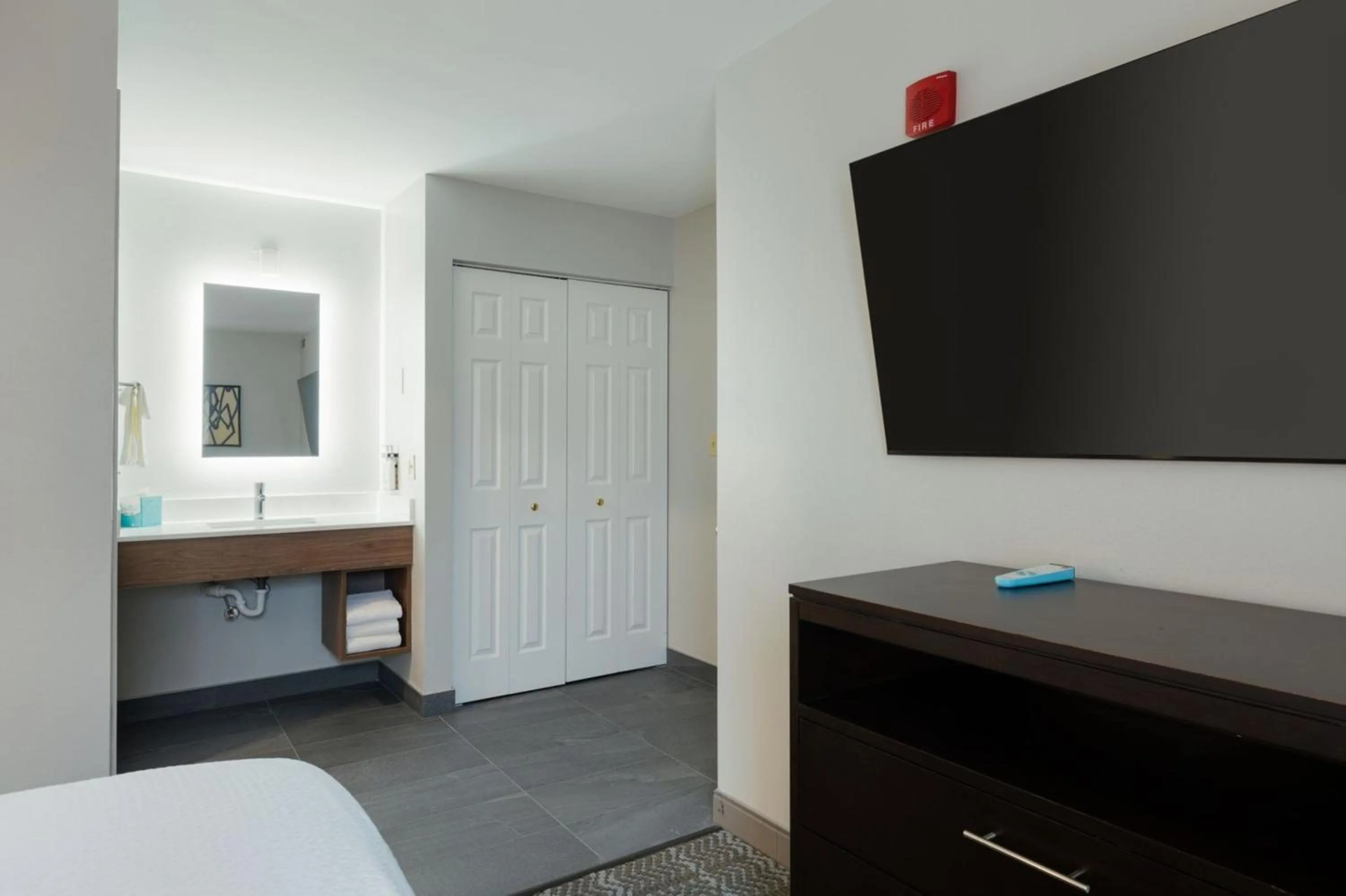 Bed in Staybridge Suites Madison - East by IHG