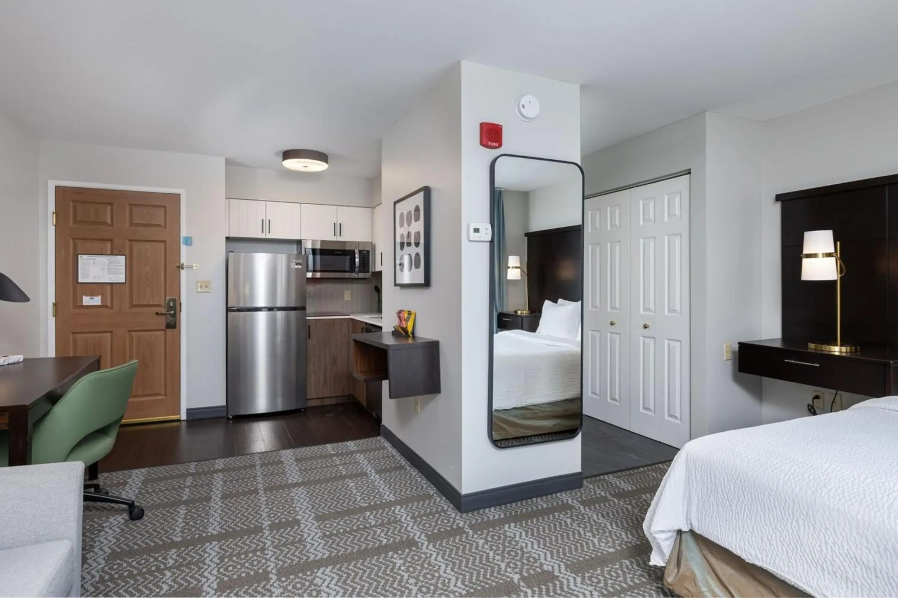 Queen Studio Suite in Staybridge Suites Madison - East by IHG Queen Studio Suite in Staybridge Suites Madison - East by IHG