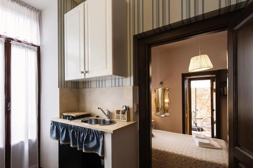 Kitchen or kitchenette in Casa Vèra Affittacamere Appartamenti
