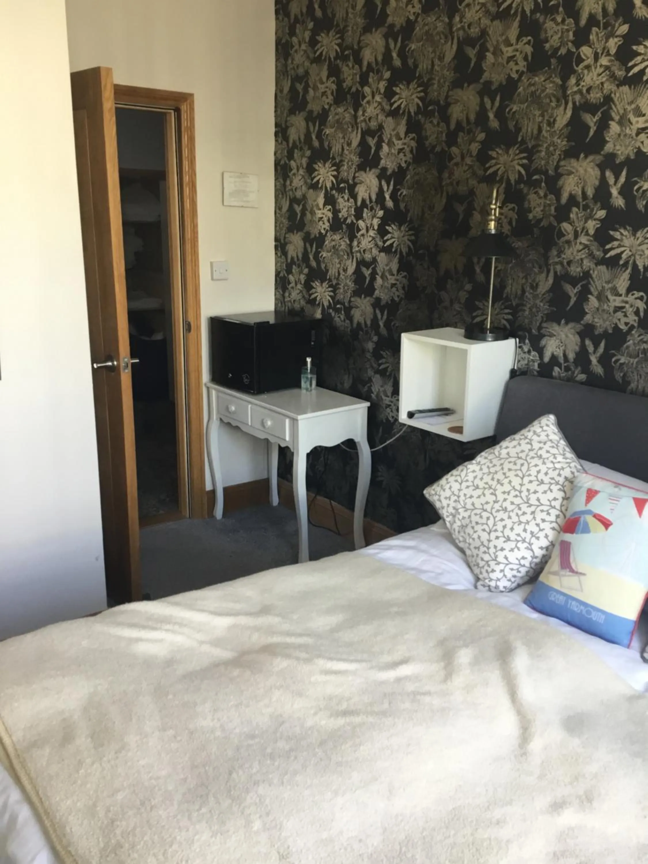 Bedroom, Bed in Dene House