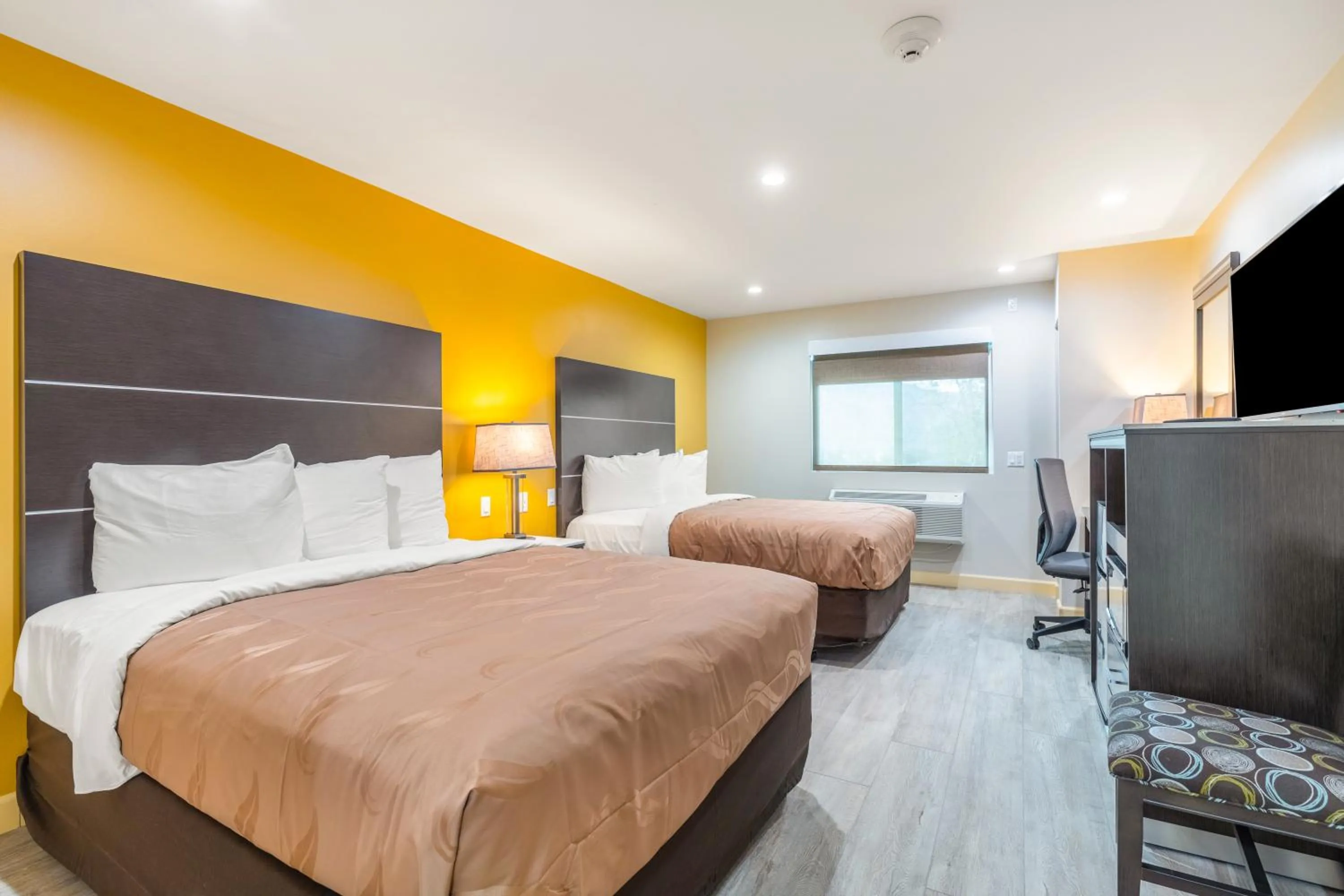 Bed in Quality Inn Banning I-10