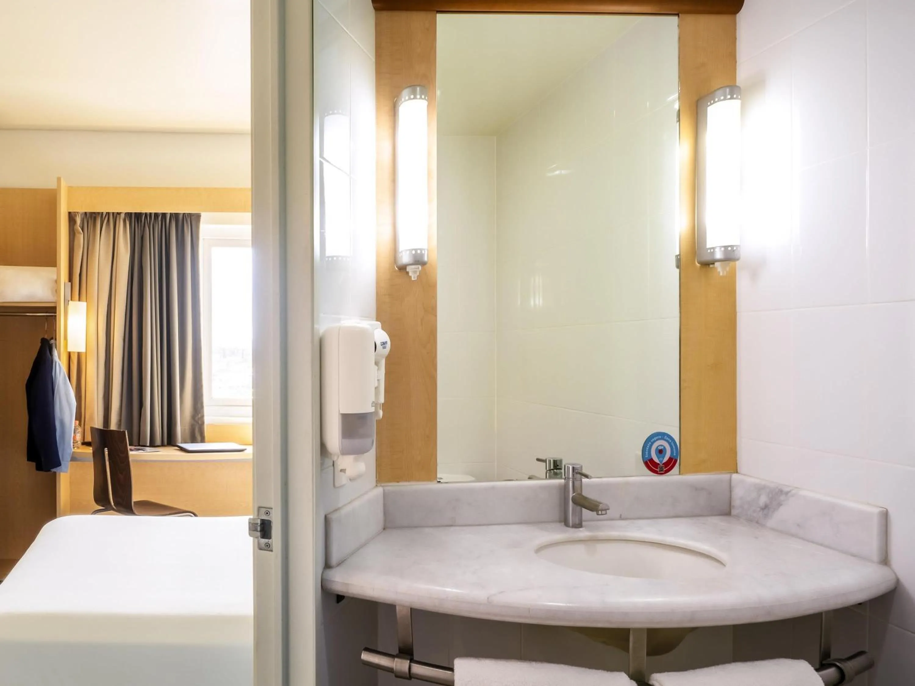 Bedroom, Bed in Ibis Chihuahua