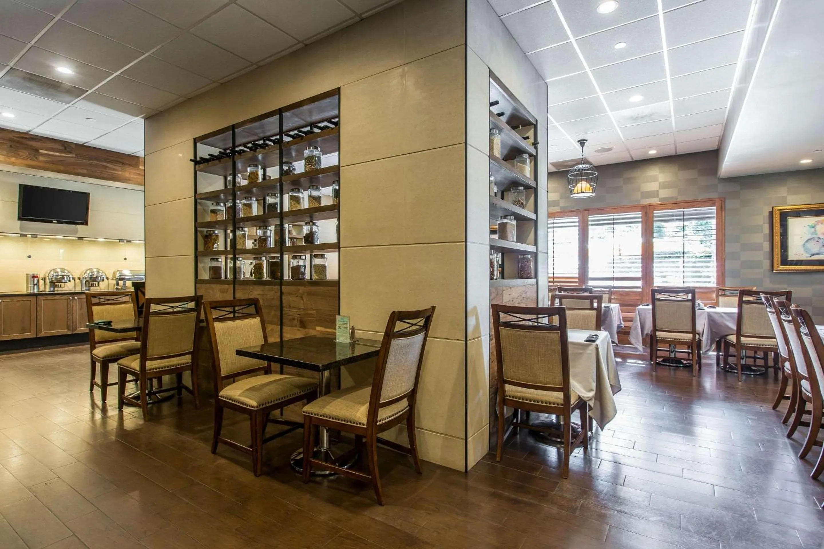 Restaurant/places to eat in The Hills Hotel, an IHG Hotel