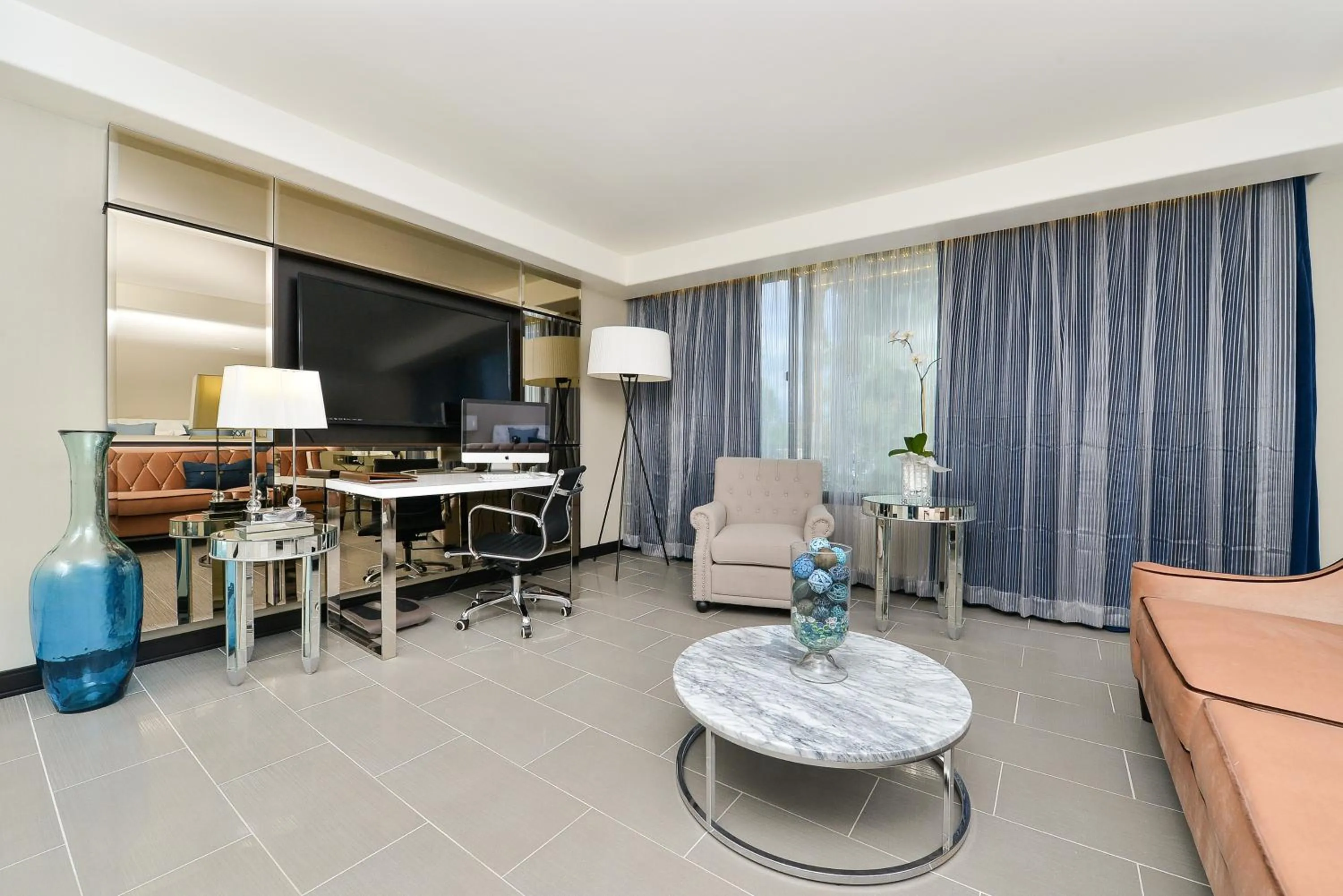 Living room in The Hills Hotel, an IHG Hotel