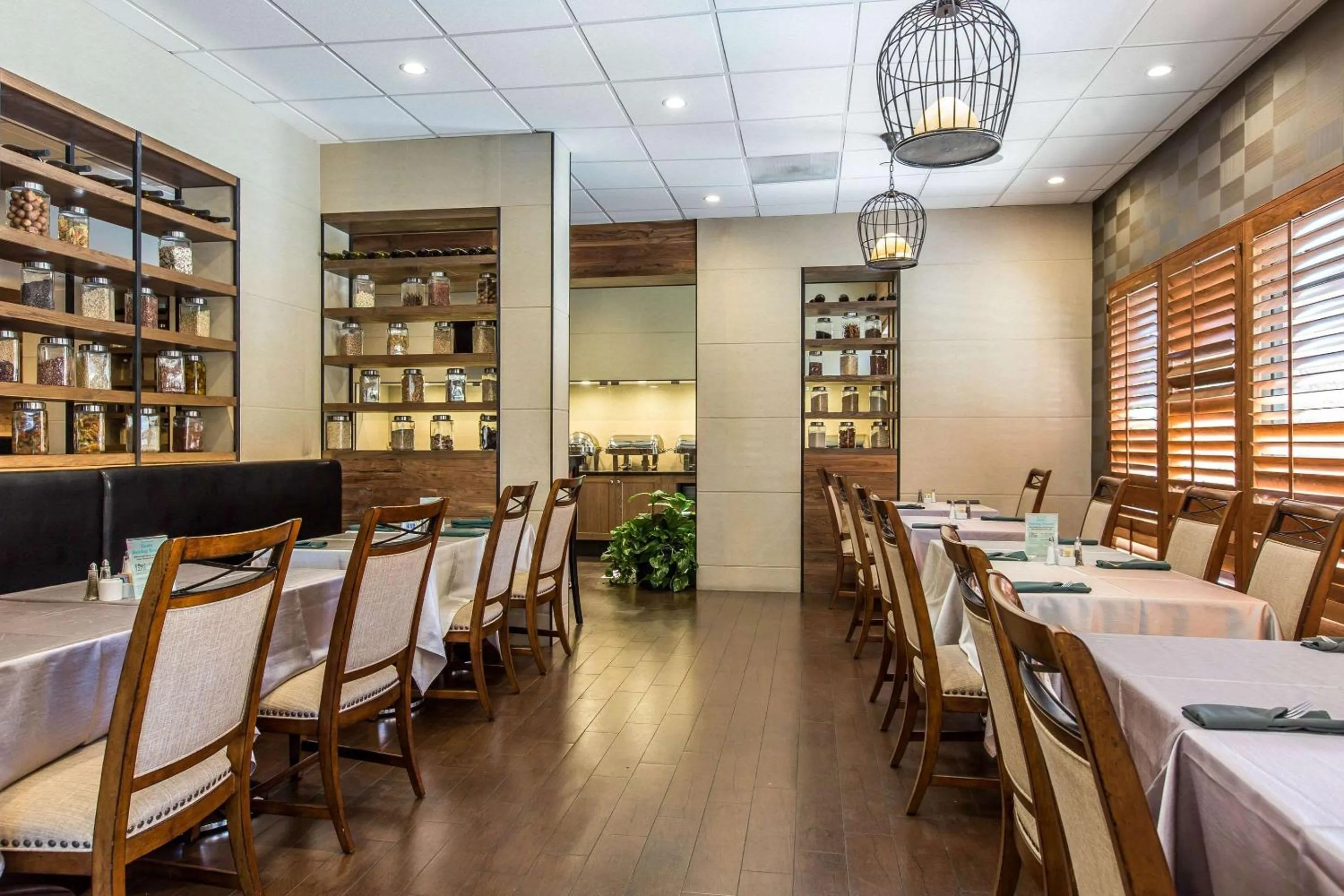 Restaurant/places to eat in The Hills Hotel, an IHG Hotel