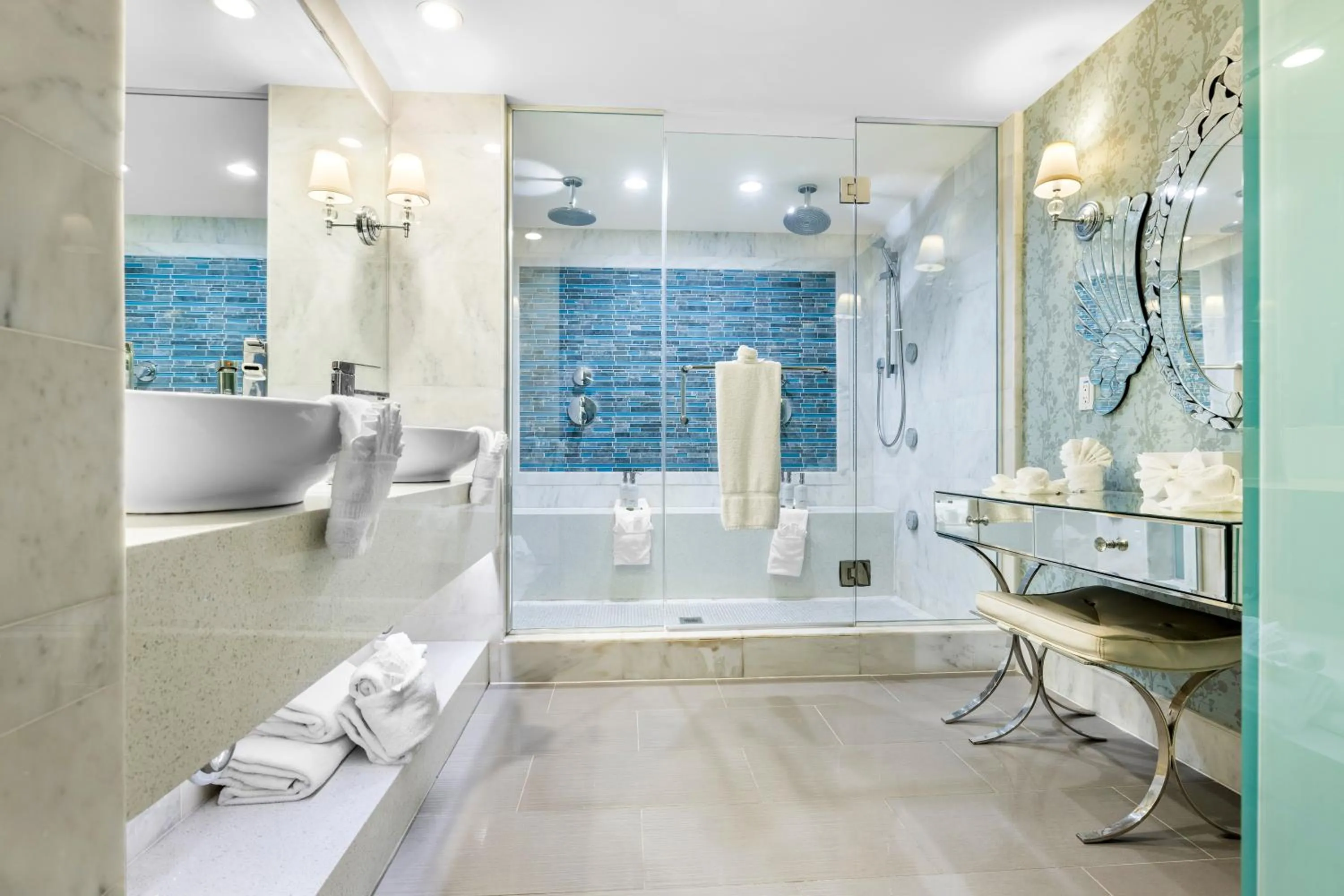 Shower in The Hills Hotel, an IHG Hotel