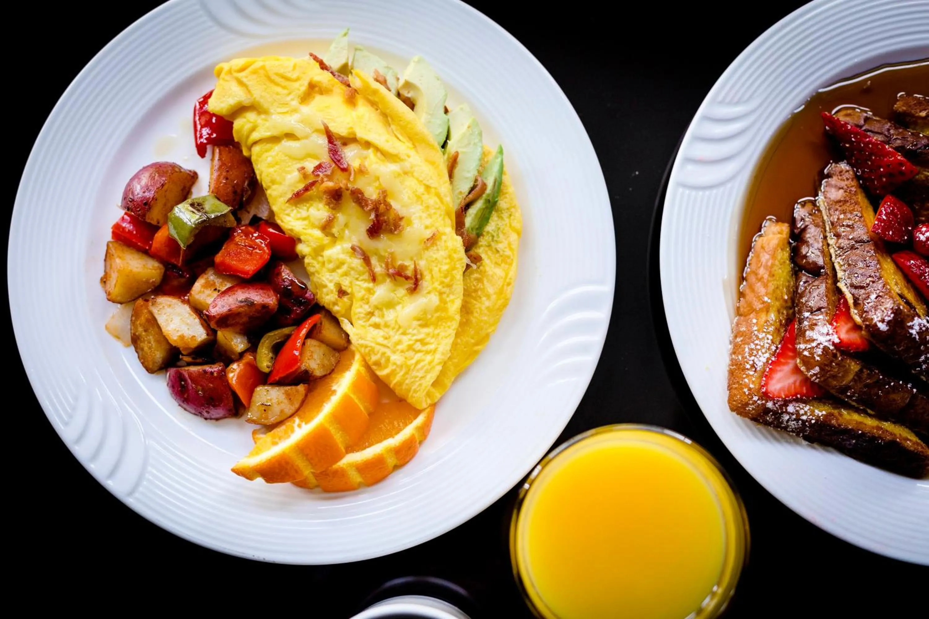 Restaurant/places to eat in The Hills Hotel, an IHG Hotel