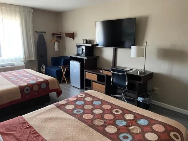 Bed in Super 8 by Wyndham Alton