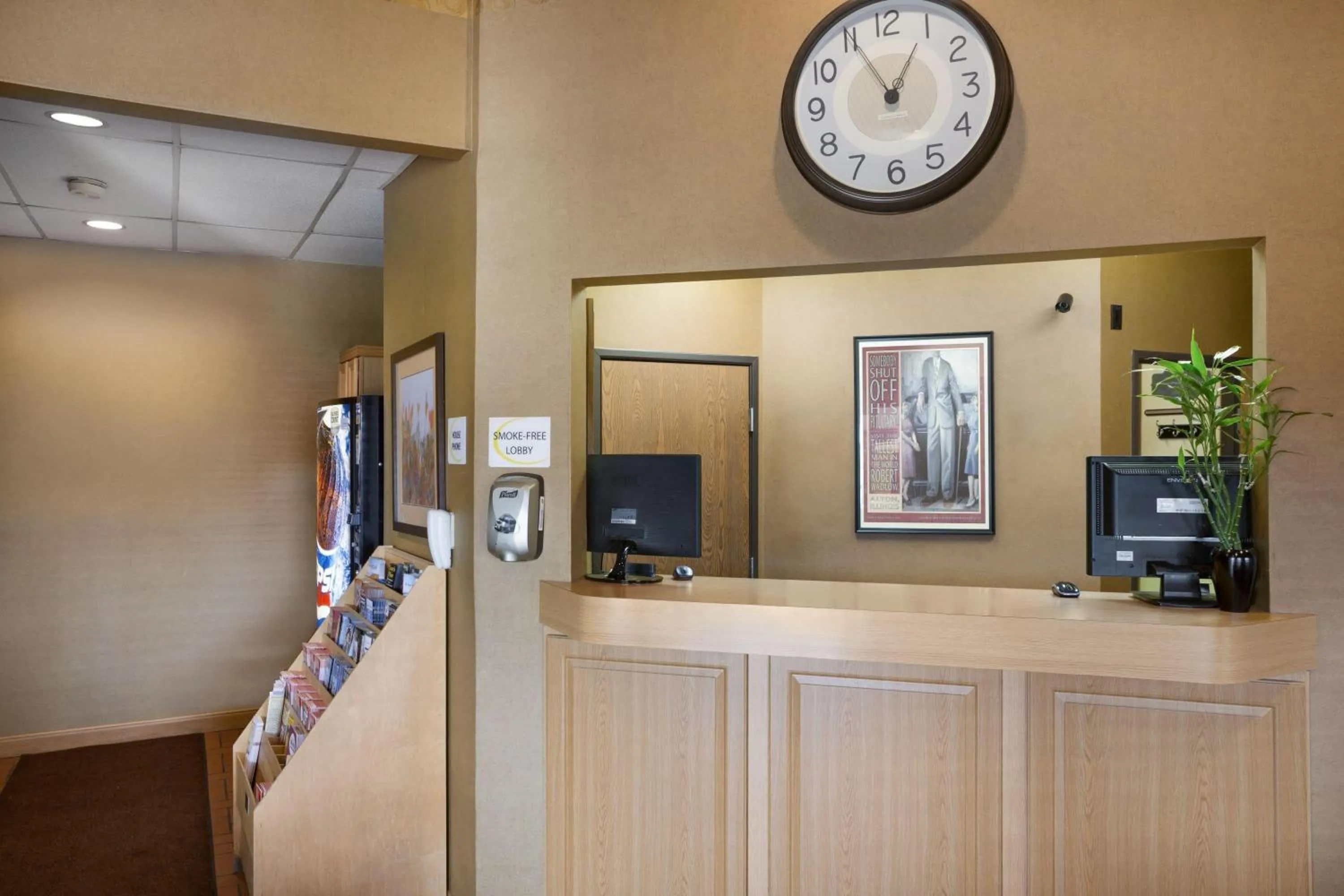 Lobby or reception in Super 8 by Wyndham Alton