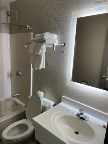 Super 8 by Wyndham Alton