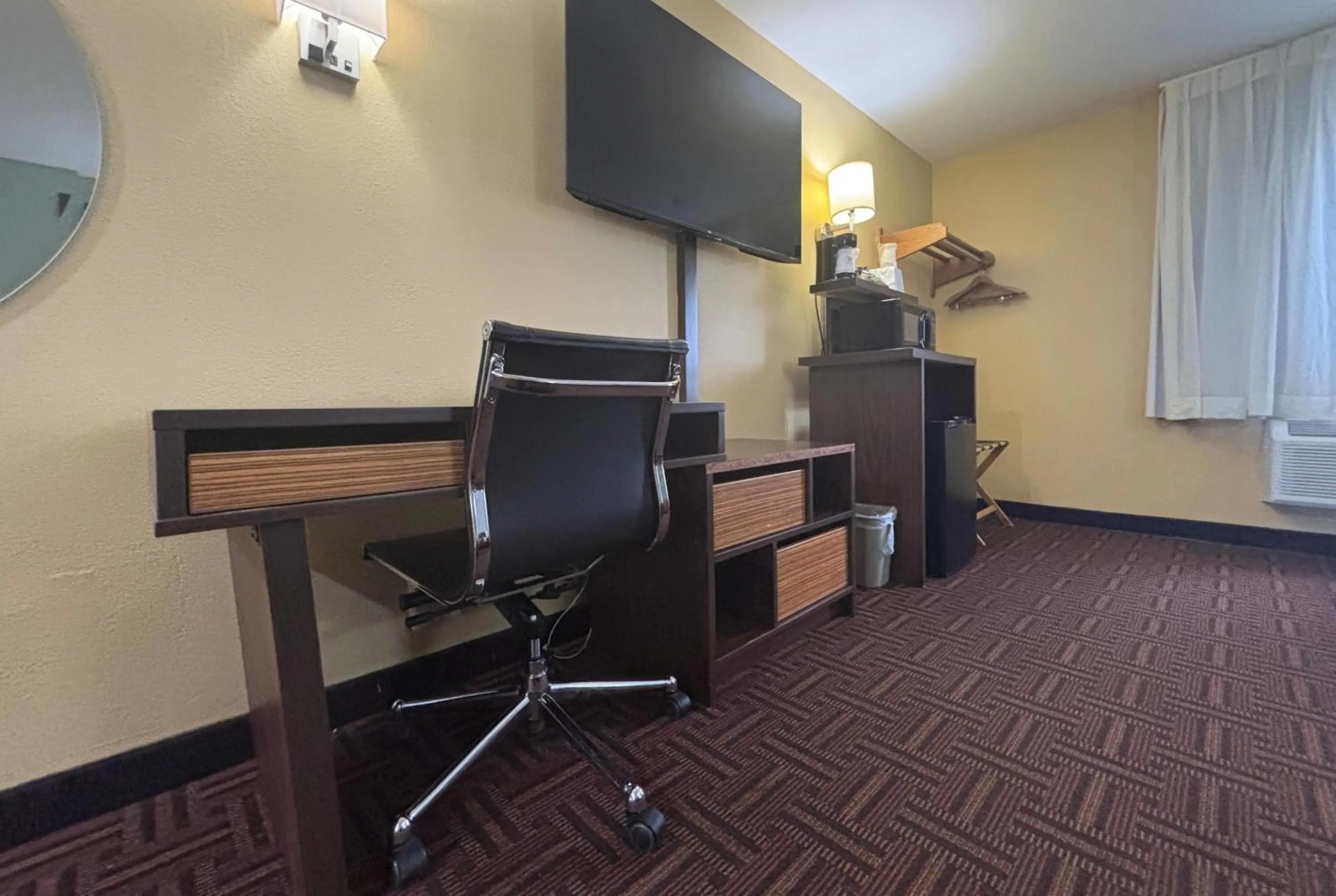 Photo of the whole room in Super 8 by Wyndham Peoria