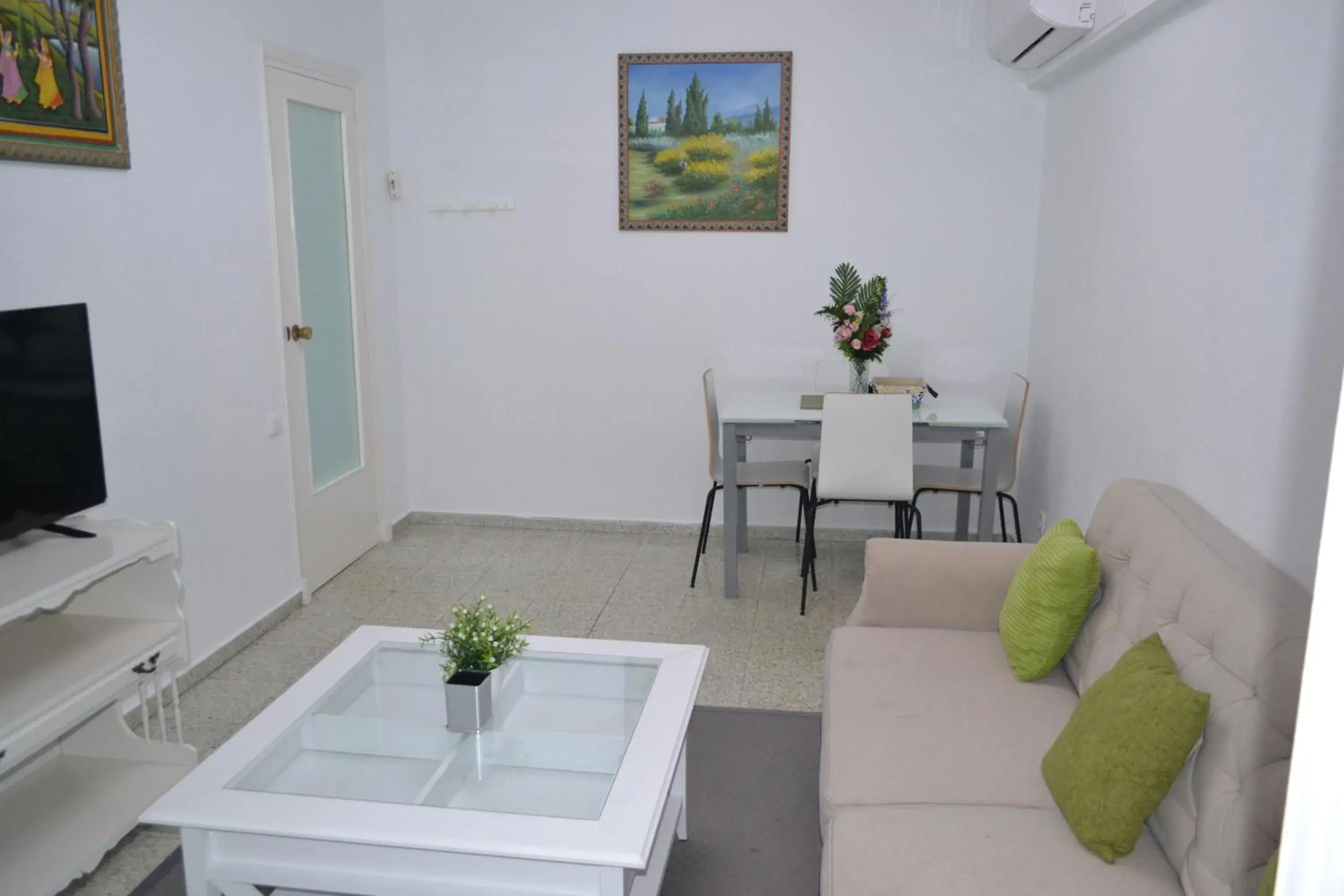 Three-Bedroom Apartment in Gran Notch Three-Bedroom Apartment in Gran Notch