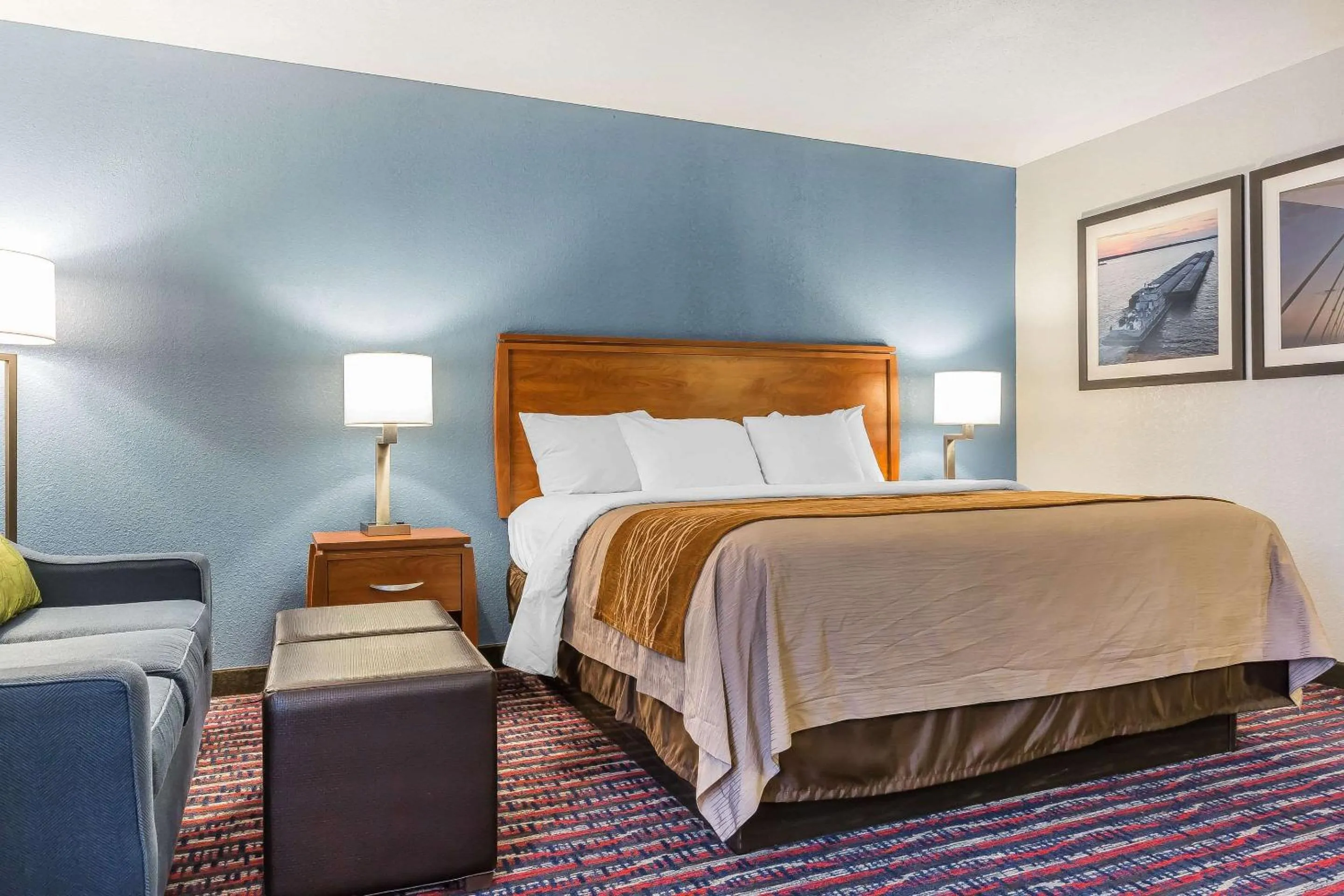 Bedroom, Bed in Comfort Inn Alton near I-255