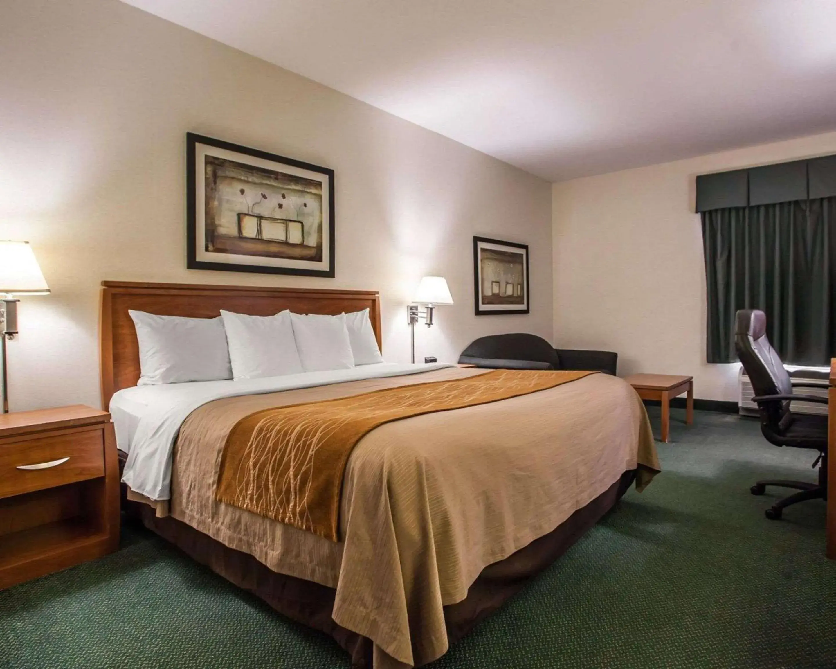 King Room - Accessible/Non-Smoking in Comfort Inn Alton near I-255 King Room - Accessible/Non-Smoking in Comfort Inn Alton near I-255