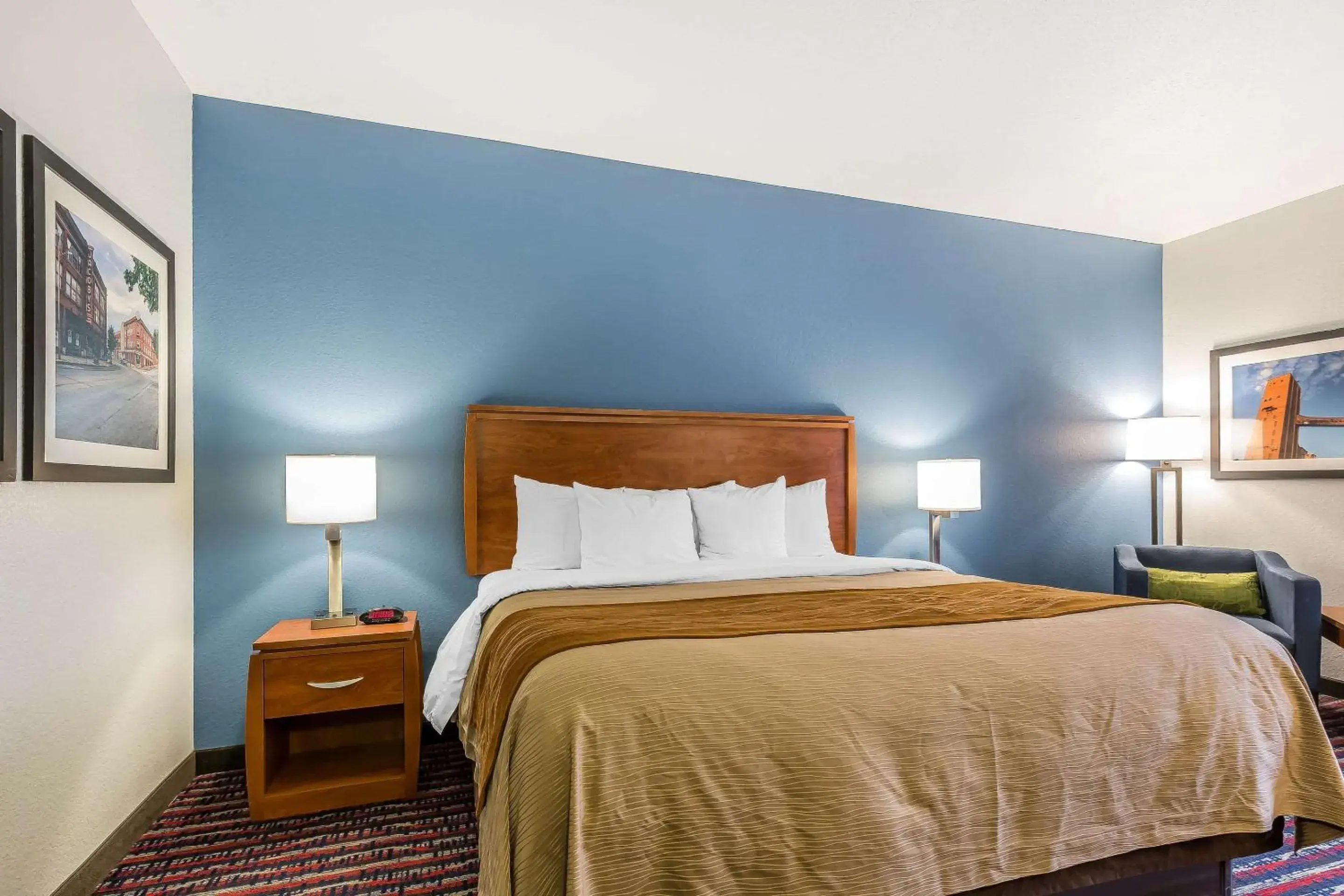 King Room Ground Floor - Accessible/Non-Smoking in Comfort Inn Alton near I-255 King Room Ground Floor - Accessible/Non-Smoking in Comfort Inn Alton near I-255