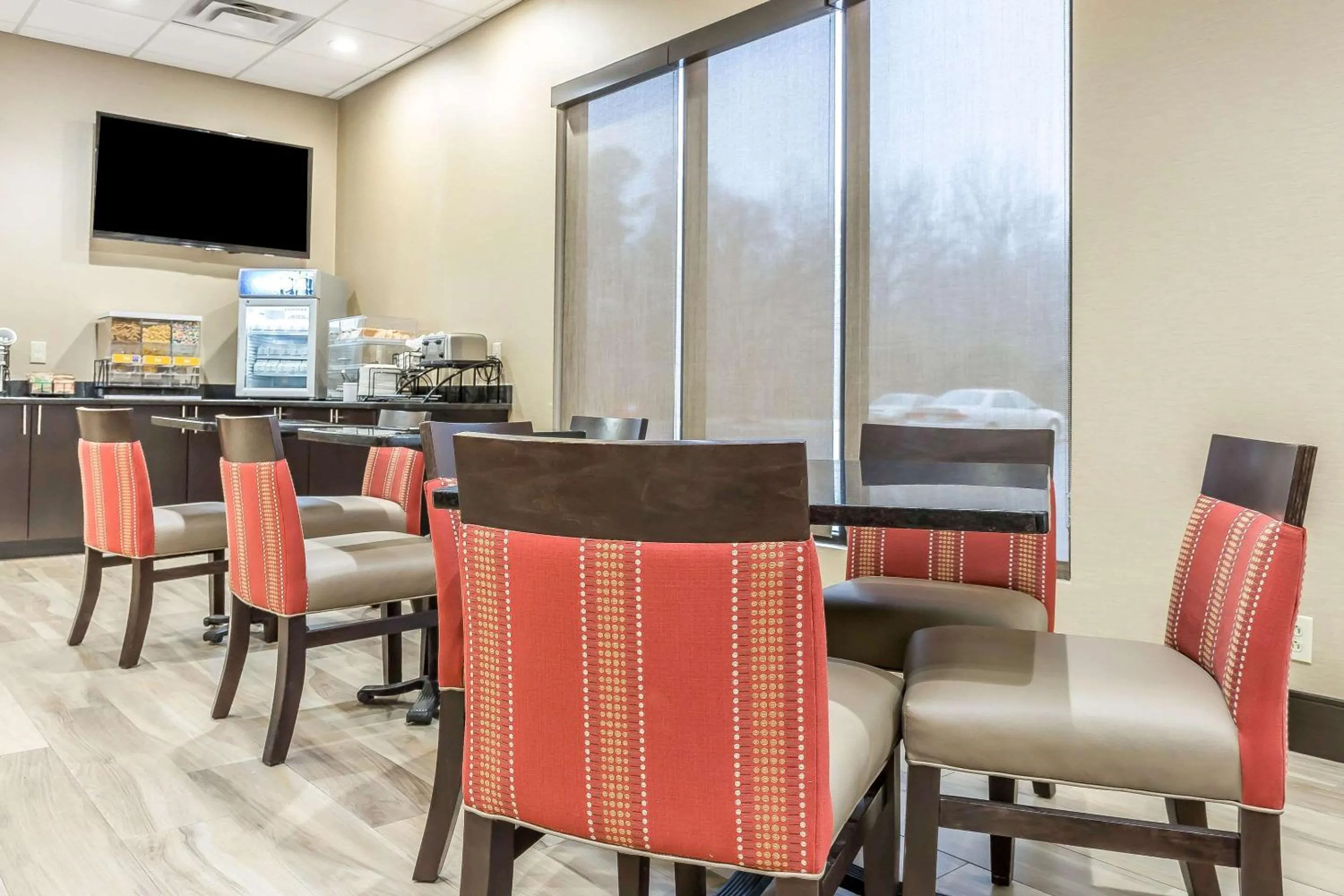 Restaurant/places to eat in Comfort Inn Alton near I-255