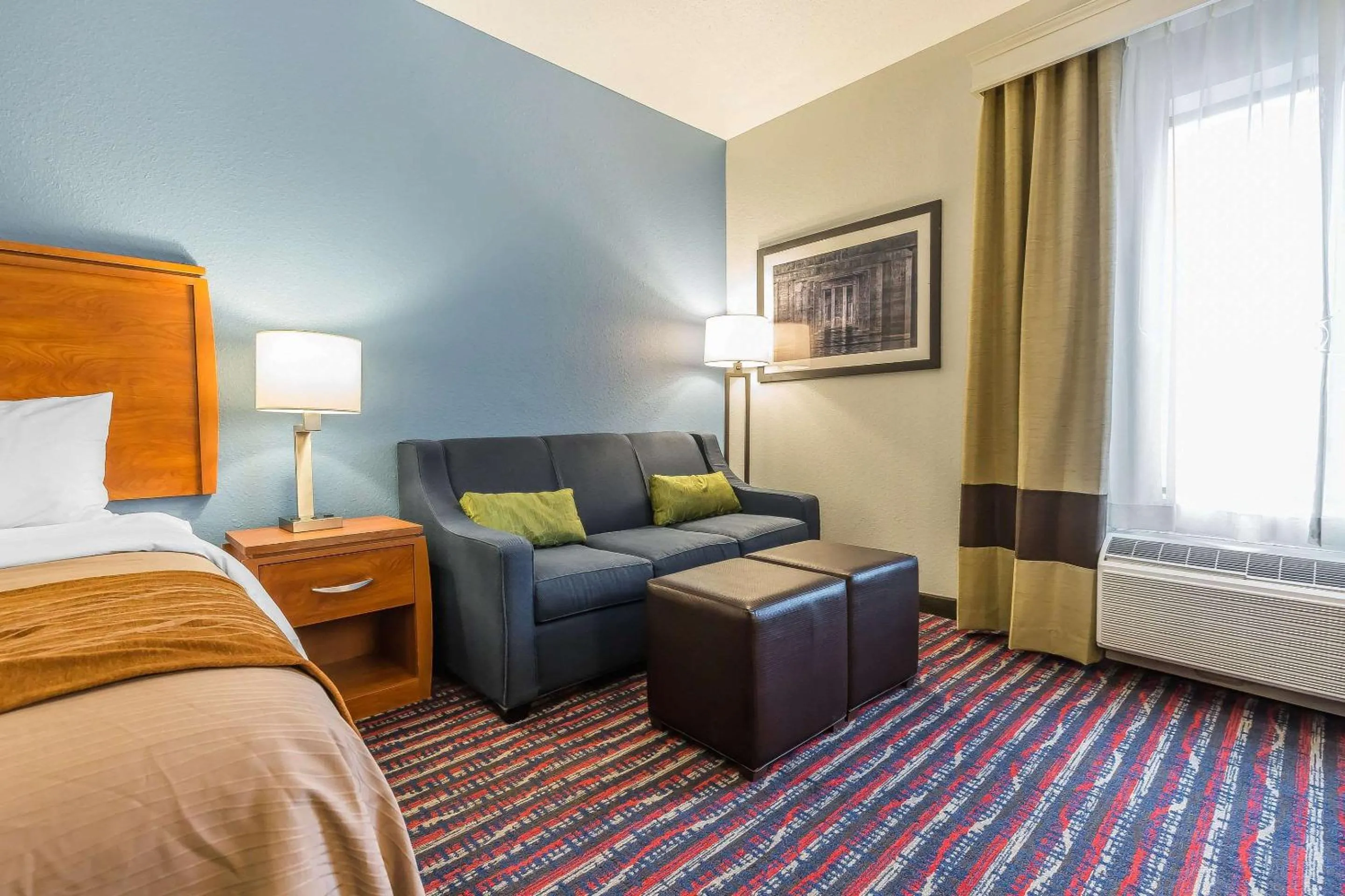 Photo of the whole room, Bed in Comfort Inn Alton near I-255