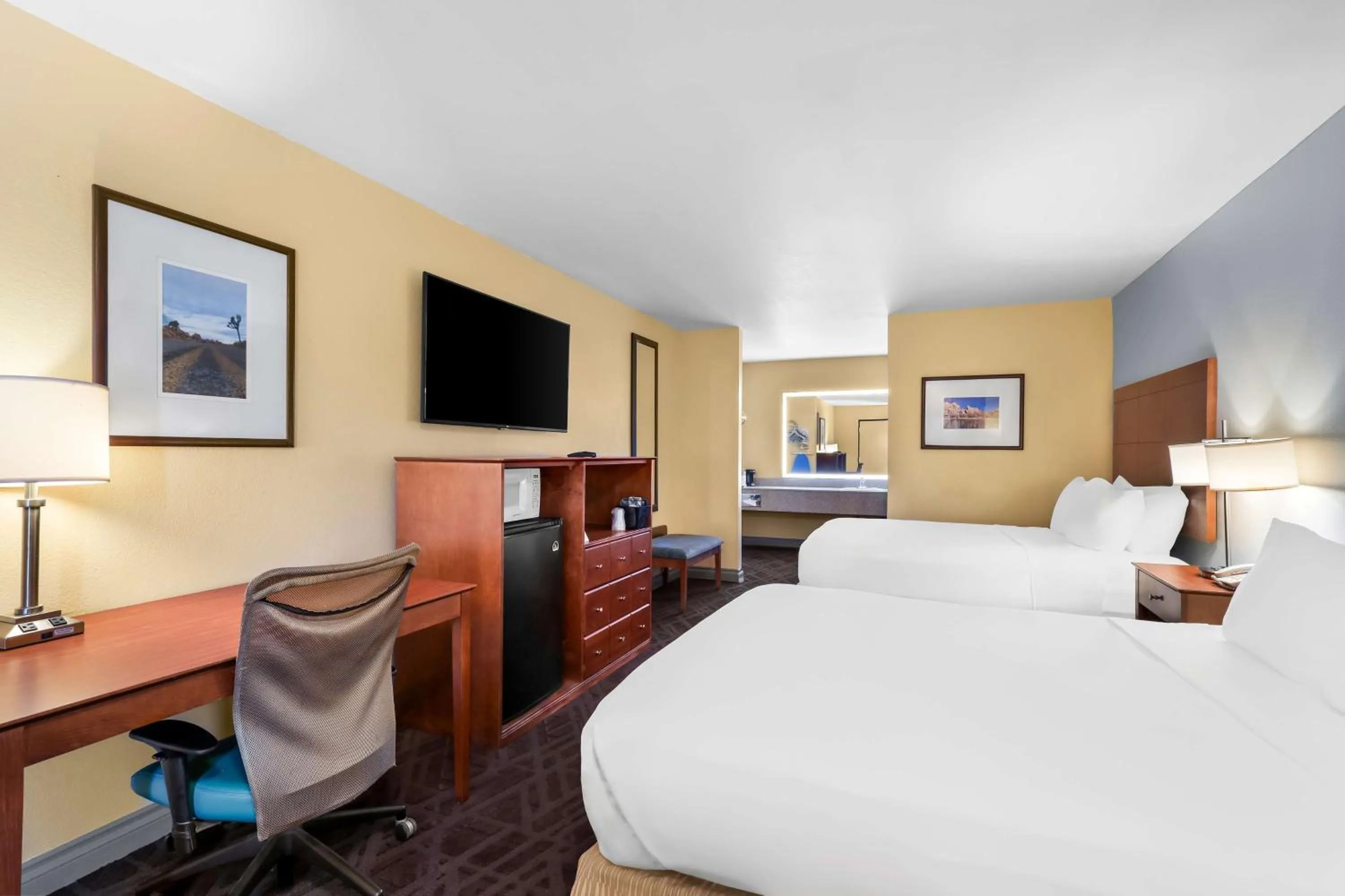 Bedroom, Bed in Sure Stay Plus by Best Western Twentynine Palms Joshua Tree