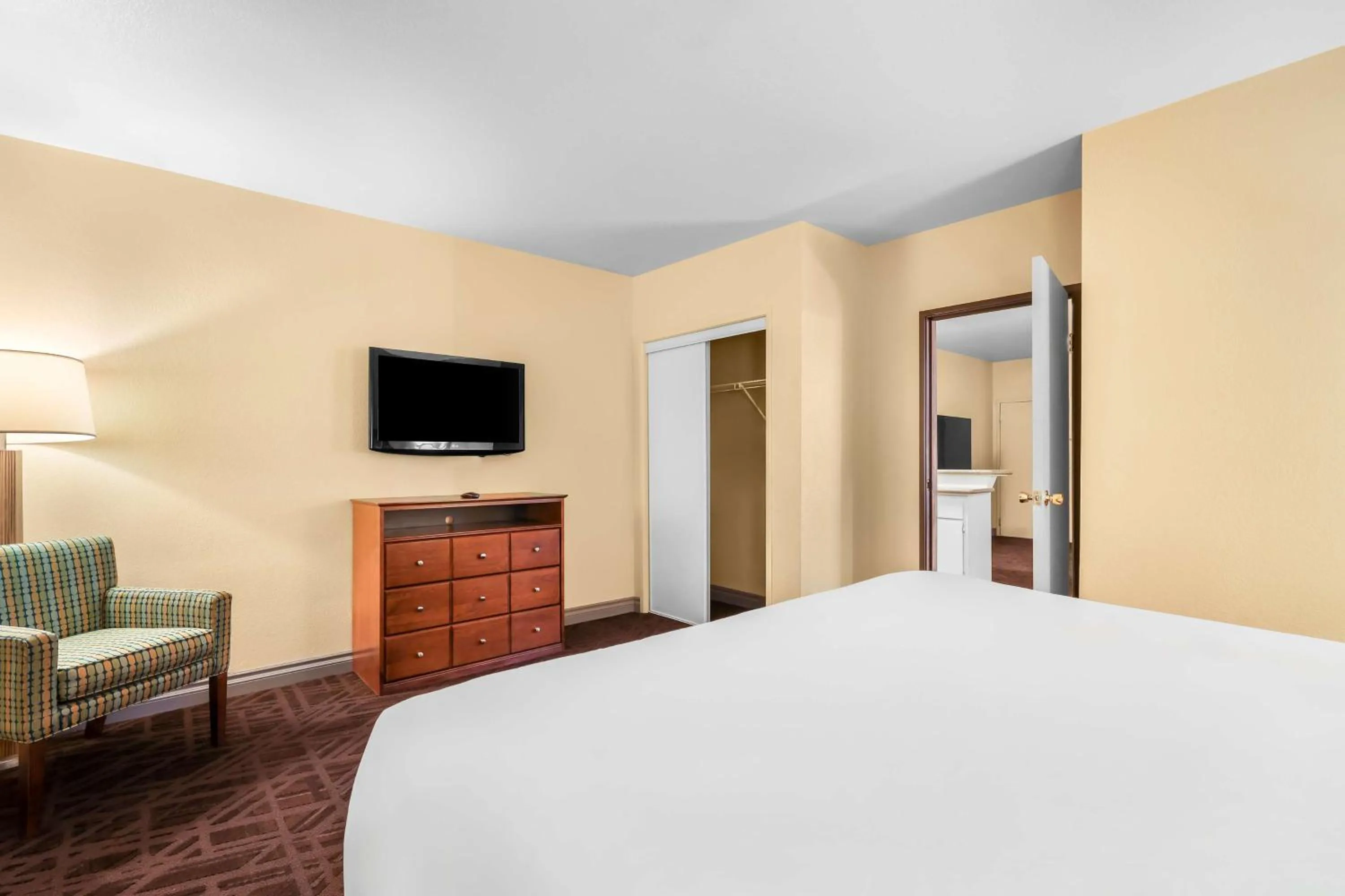 Bedroom, Bed in Sure Stay Plus by Best Western Twentynine Palms Joshua Tree
