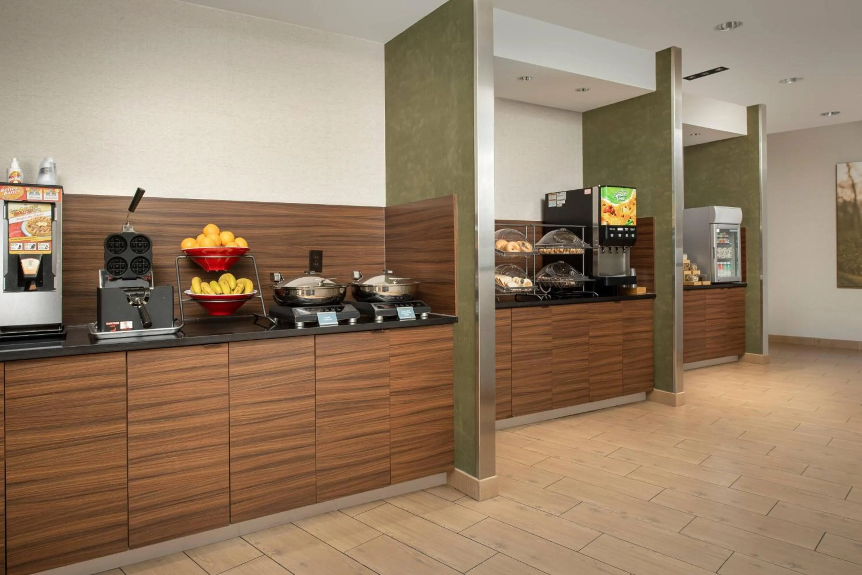 Breakfast in Fairfield Inn & Suites Baltimore BWI Airport