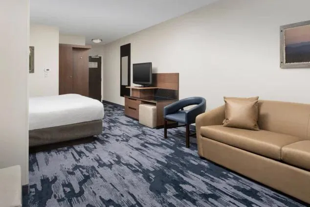 Bed in Fairfield Inn & Suites Baltimore BWI Airport