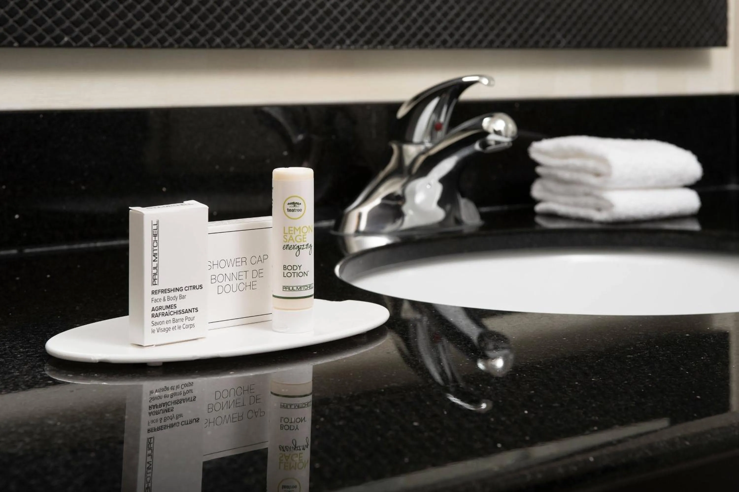 Bathroom in Fairfield Inn & Suites Baltimore BWI Airport