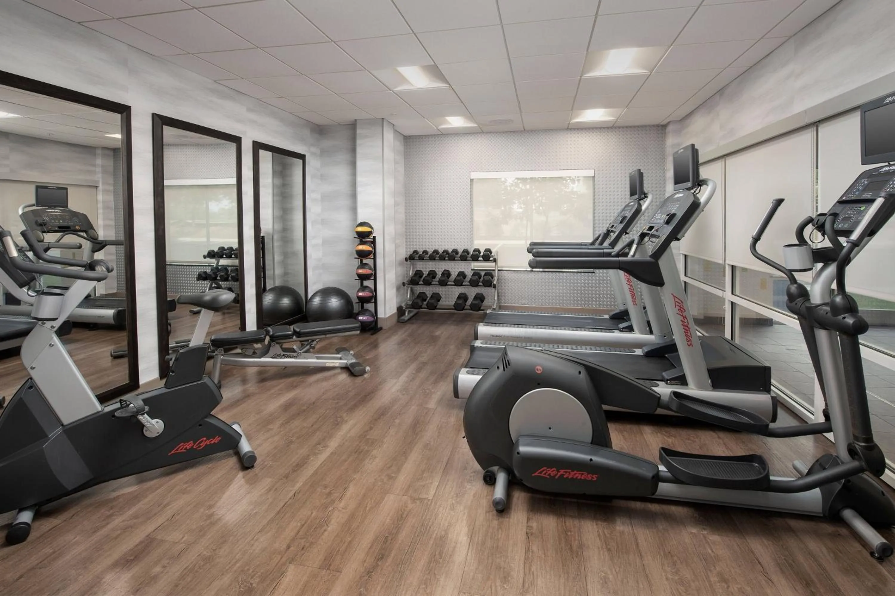Fitness centre/facilities in Fairfield Inn & Suites Baltimore BWI Airport