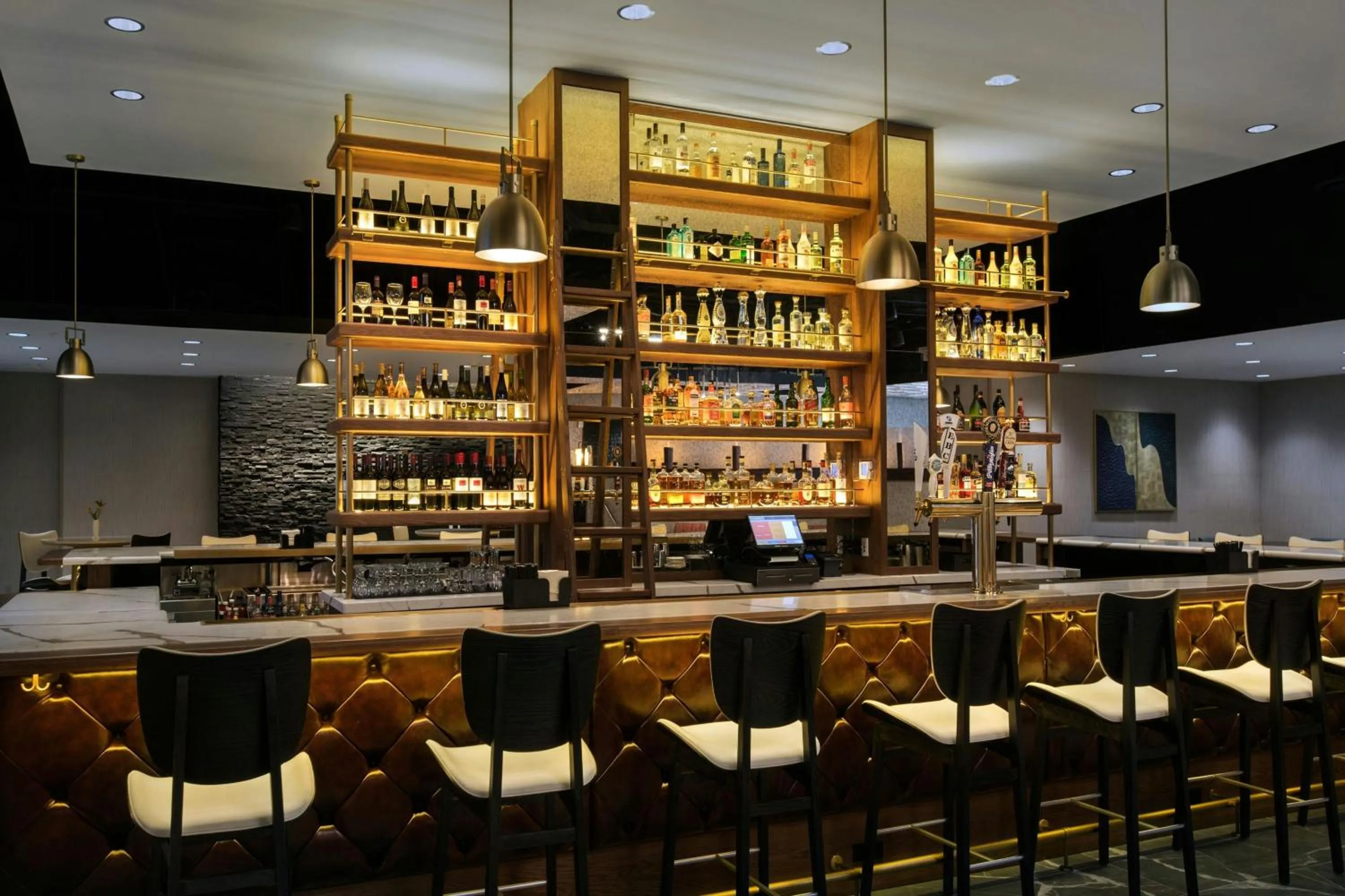 Lounge or bar in Buffalo Marriott Niagara