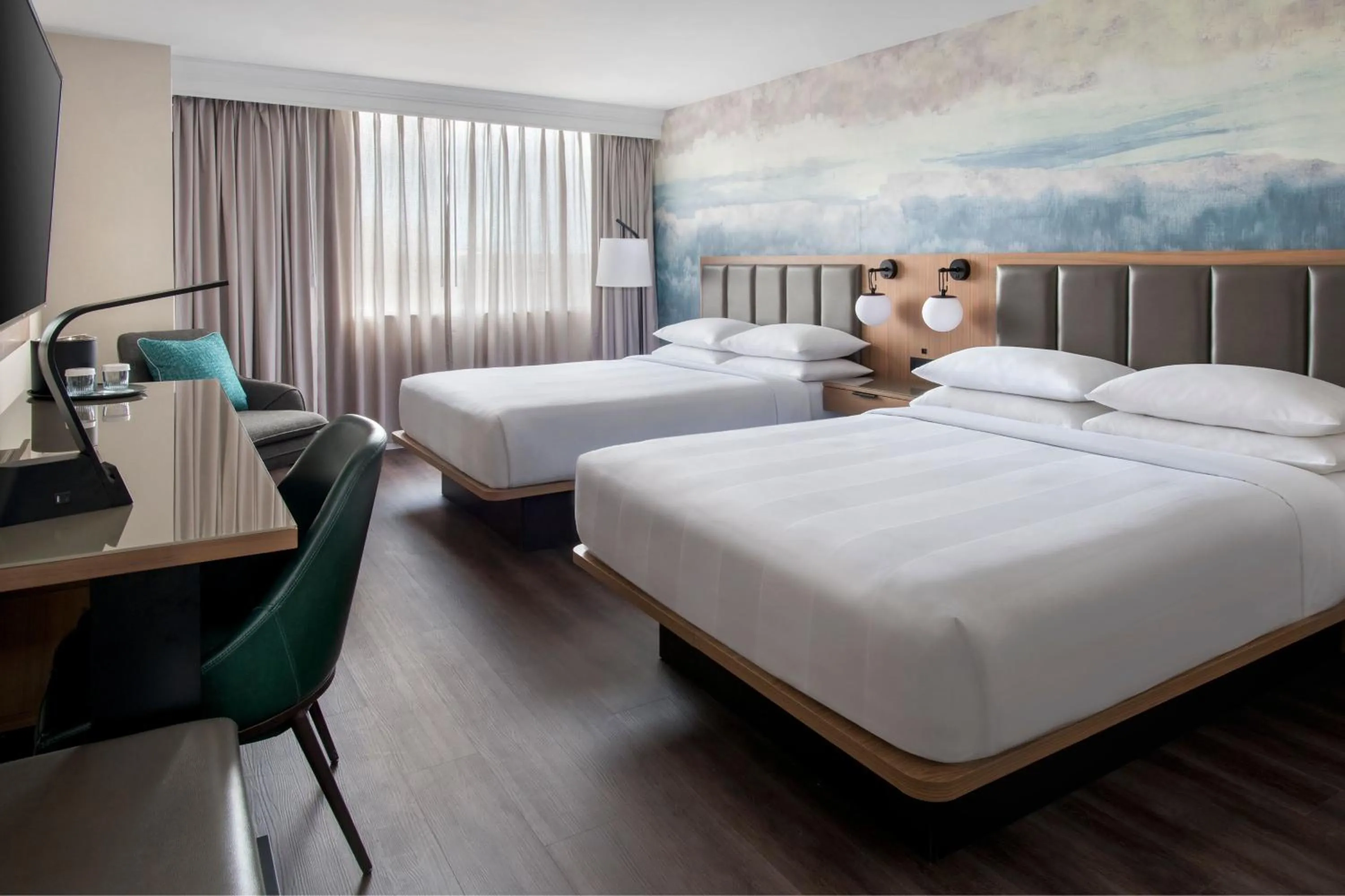 Photo of the whole room, Bed in Buffalo Marriott Niagara