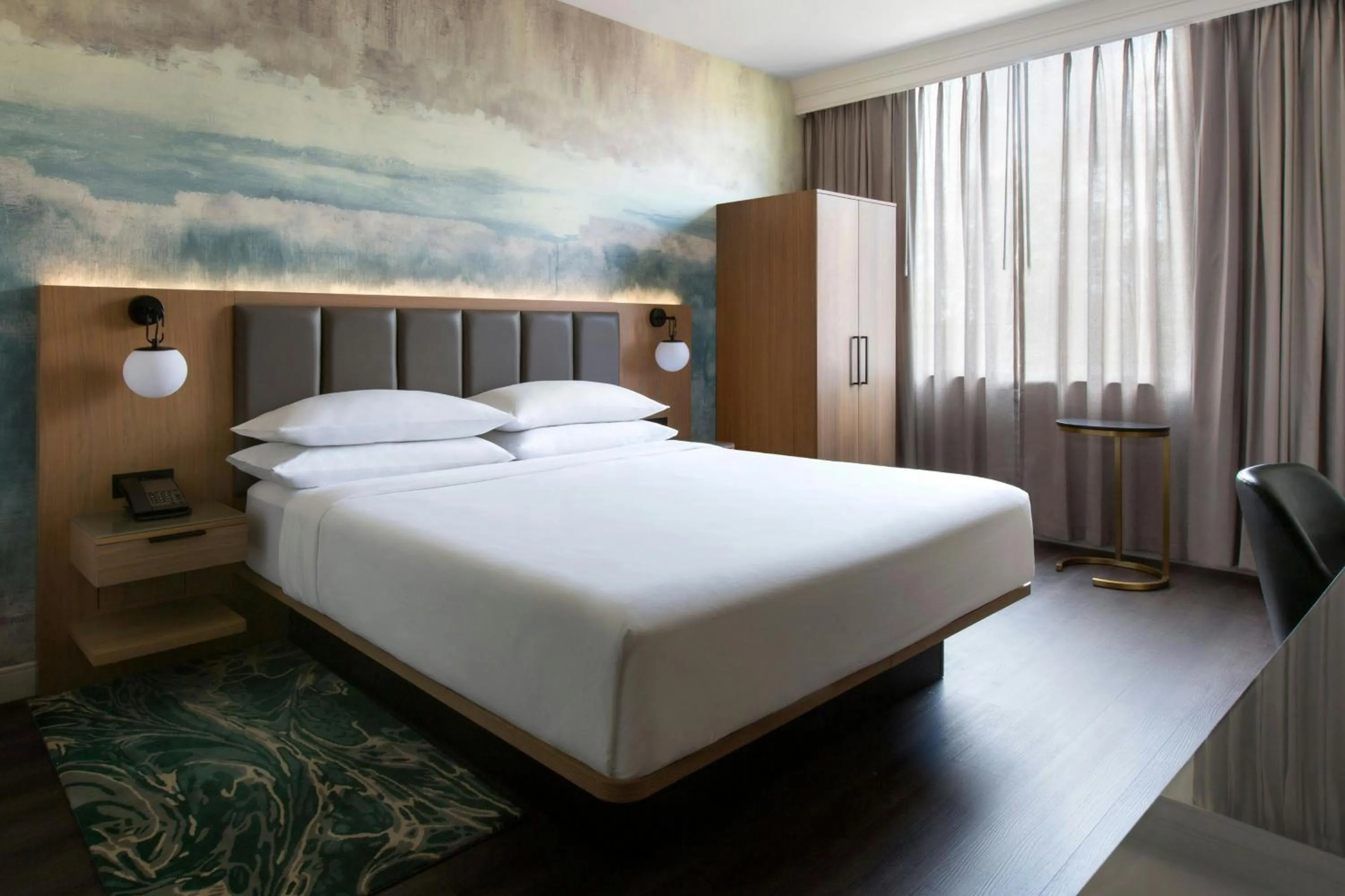 Photo of the whole room, Bed in Buffalo Marriott Niagara