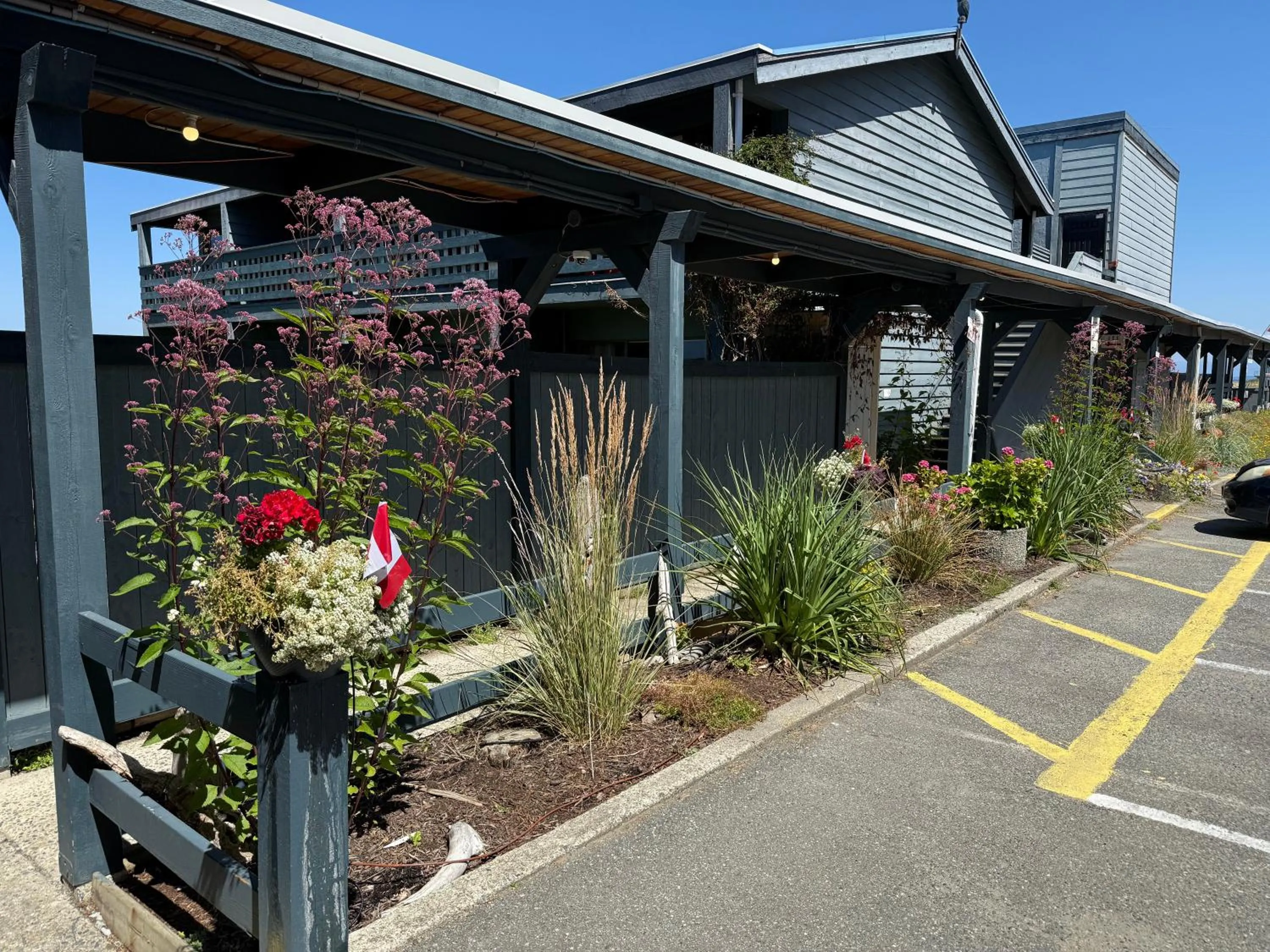 Property building in Sand Pebbles Inn