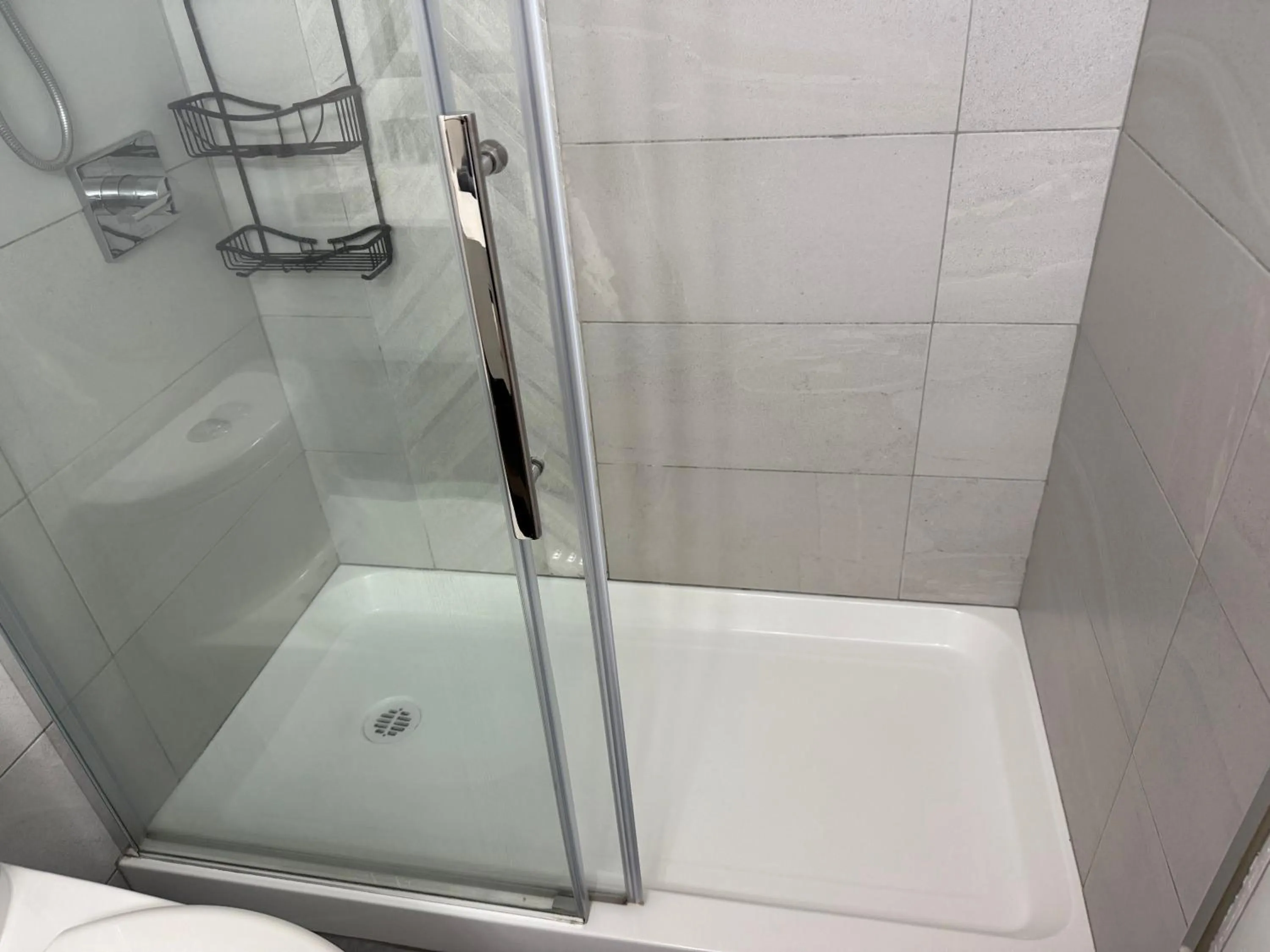 Shower in Sand Pebbles Inn