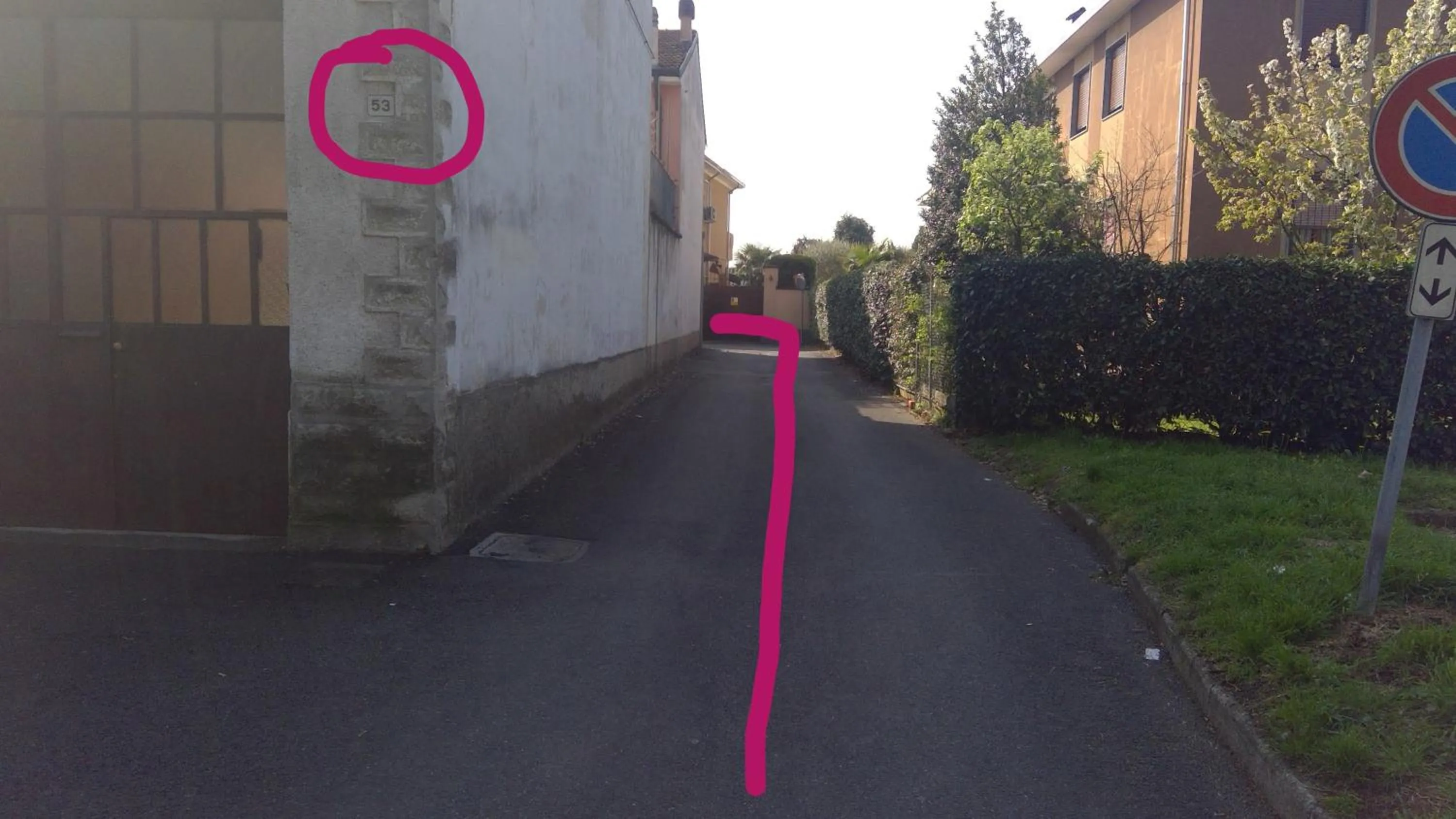 Street view in B&B Magenta