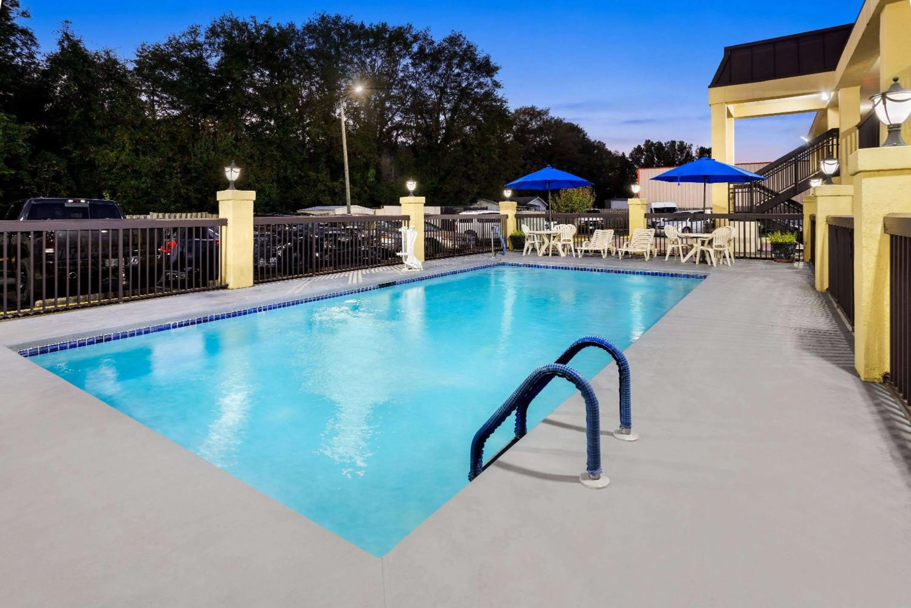 Swimming pool in Baymont by Wyndham Griffin