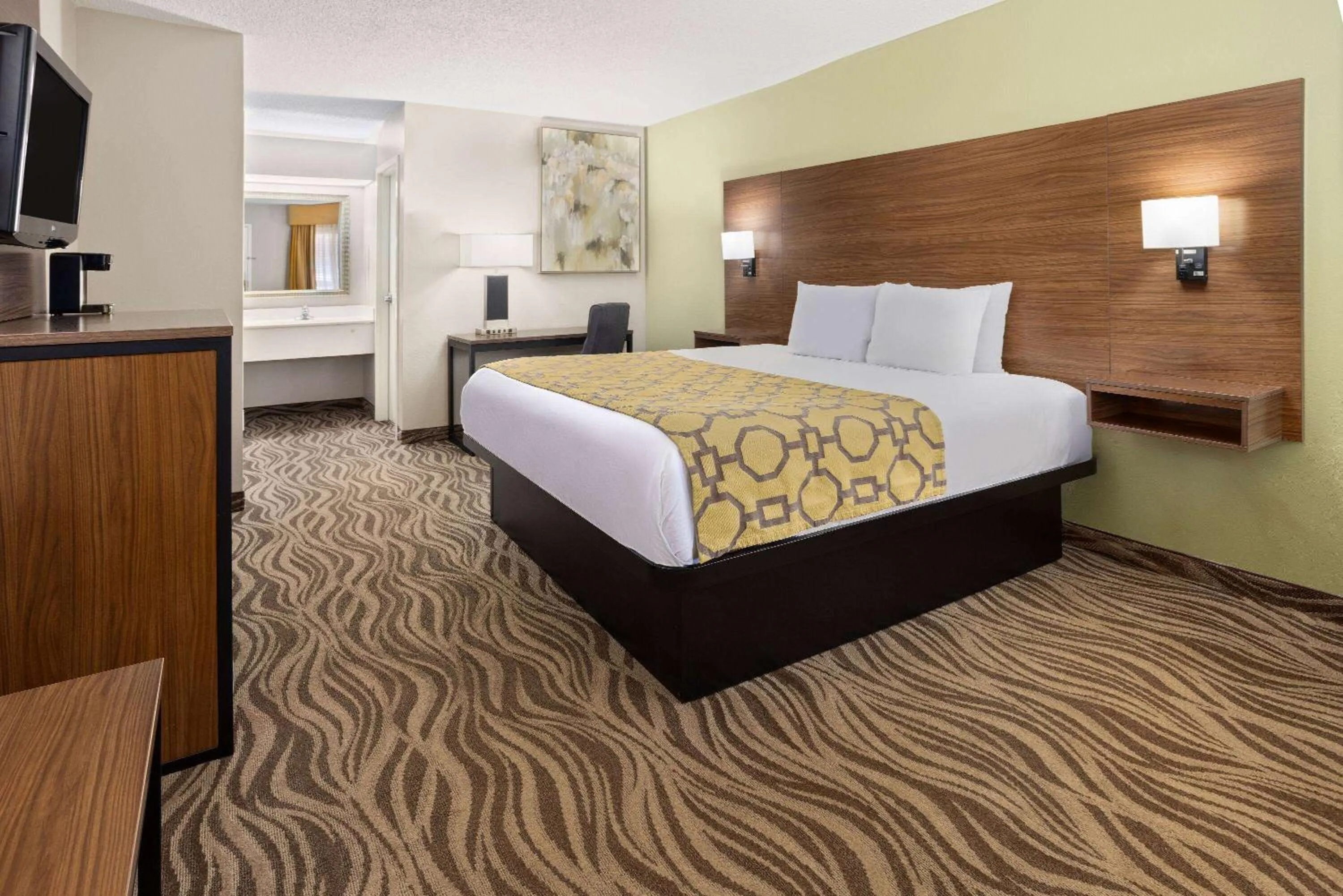 Photo of the whole room, Bed in Baymont by Wyndham Griffin