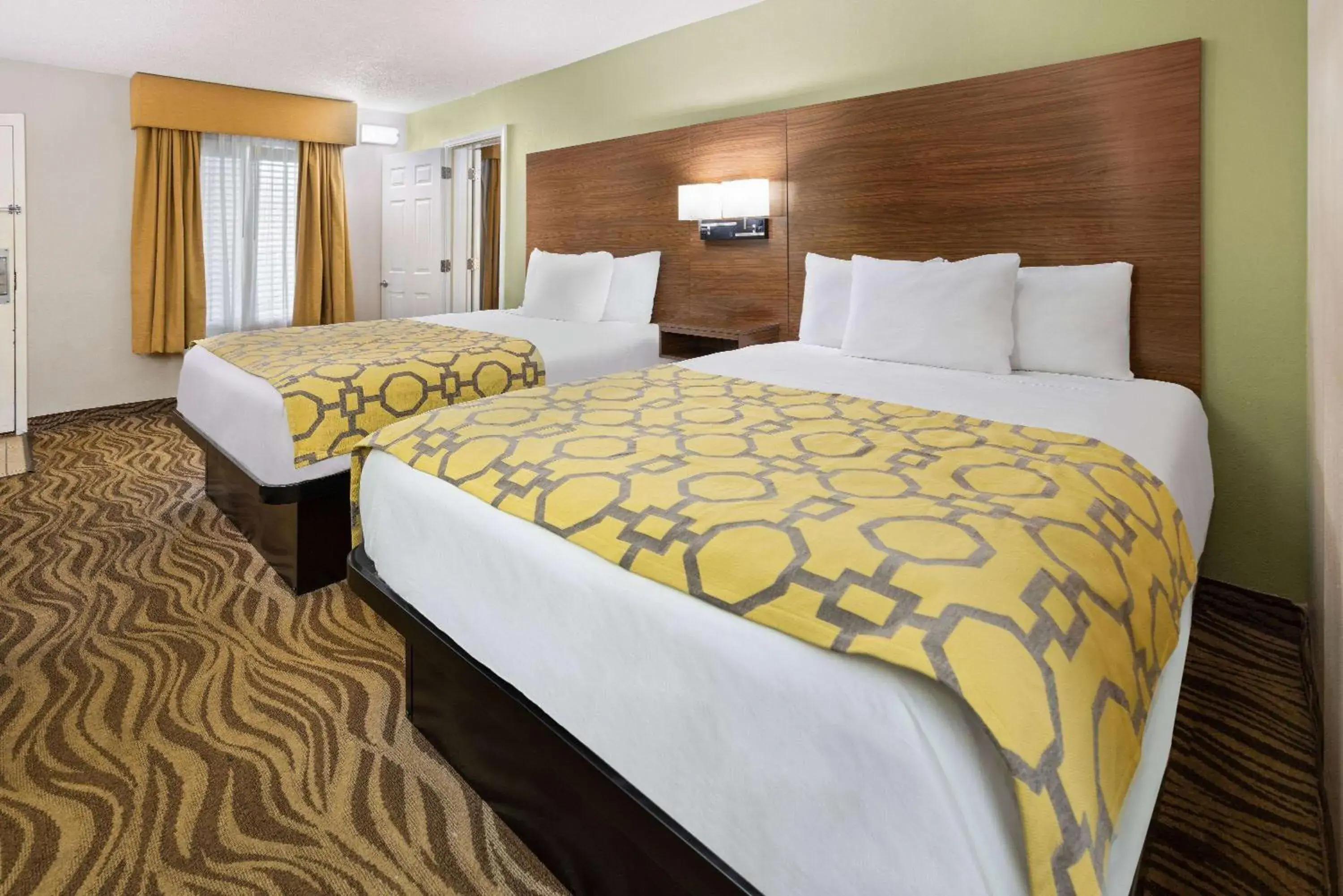 One-Bedroom Suite with Two Queen Beds - Non-Smoking in Baymont by Wyndham Griffin One-Bedroom Suite with Two Queen Beds - Non-Smoking in Baymont by Wyndham Griffin