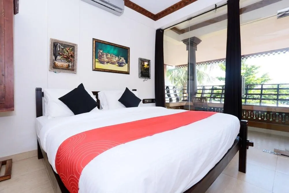 Bedroom, Bed in Kovalam Beach Hotel