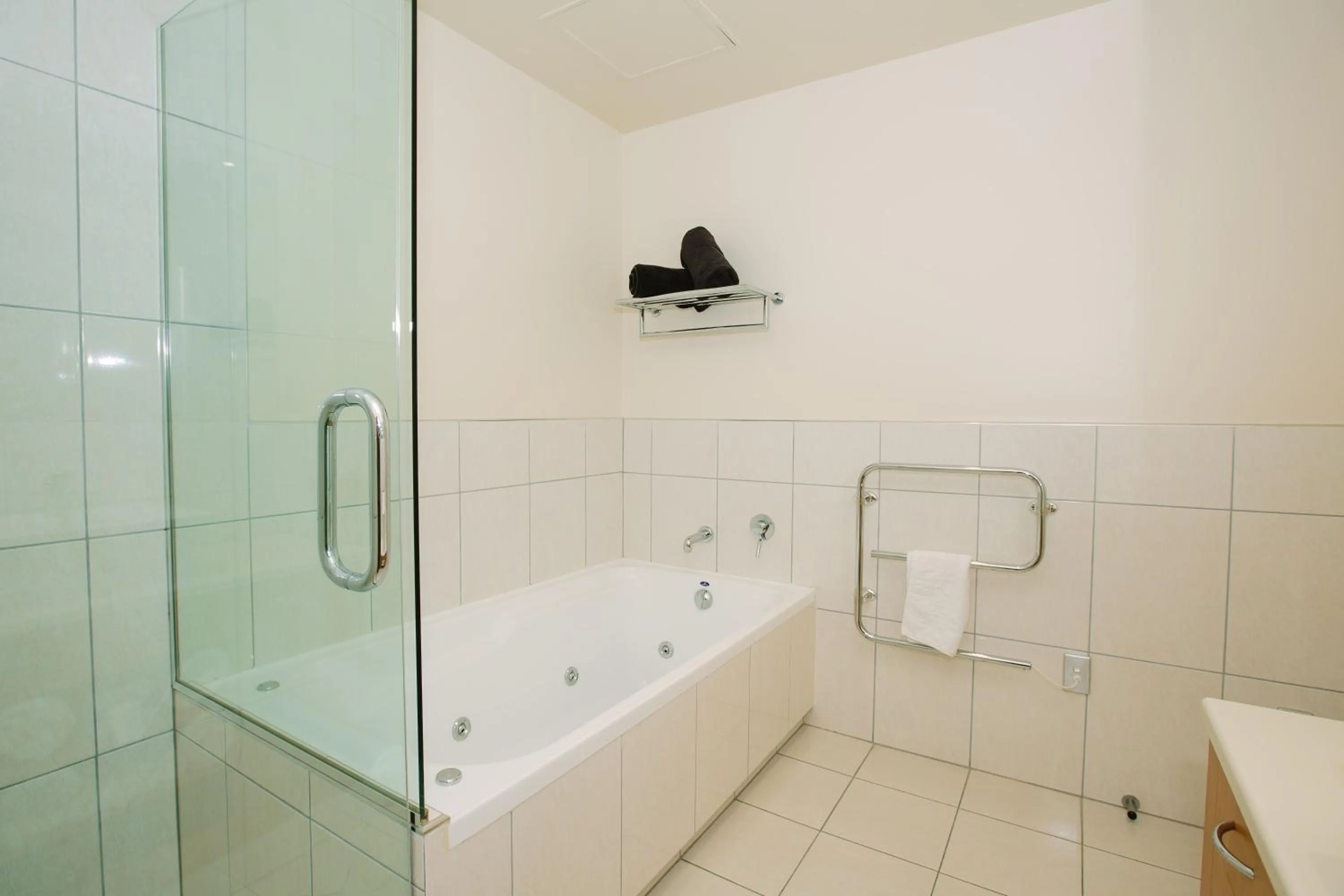 Bathroom in Lakeside Apartments