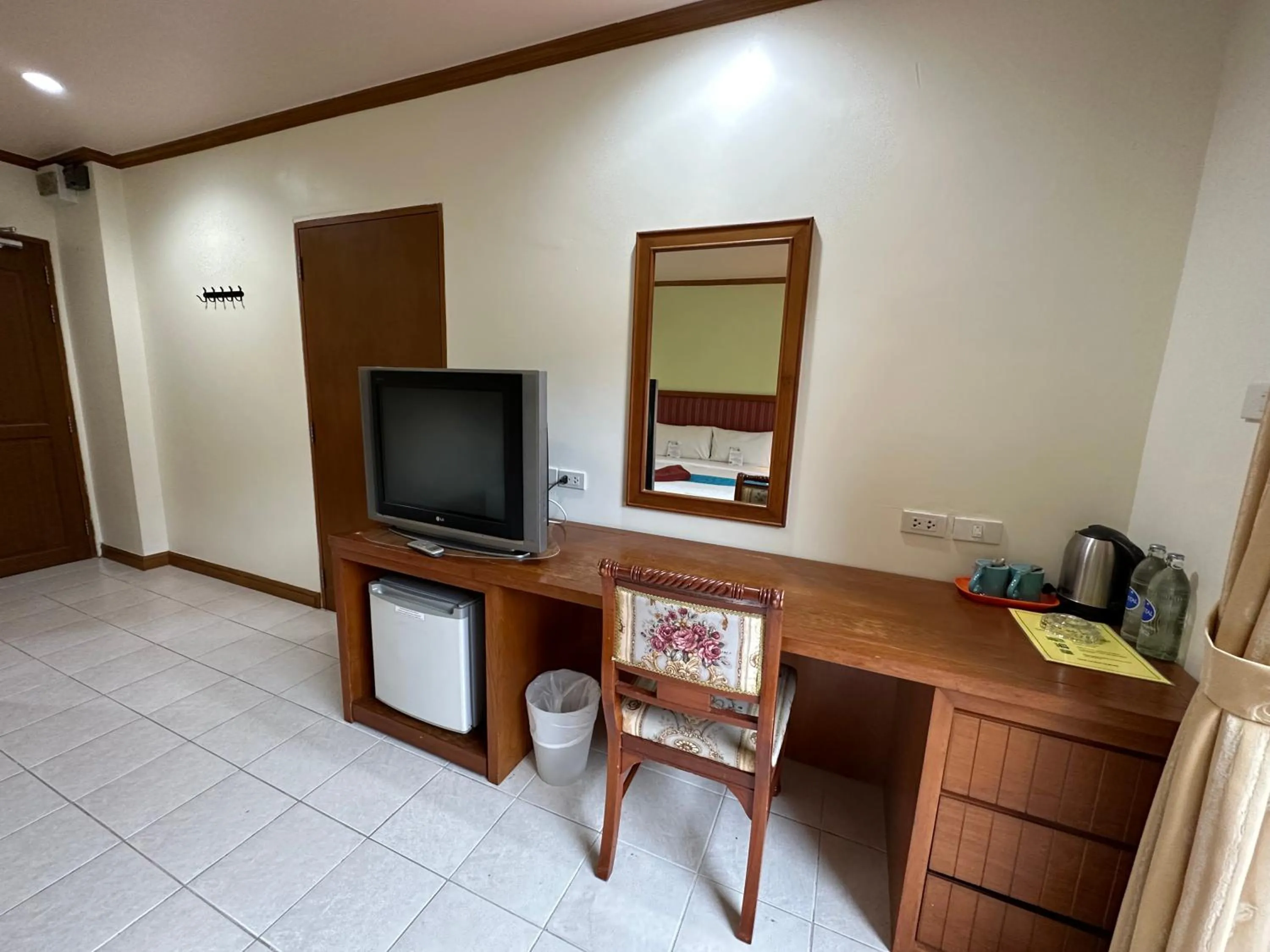 TV and multimedia in Thipurai Beach Hotel