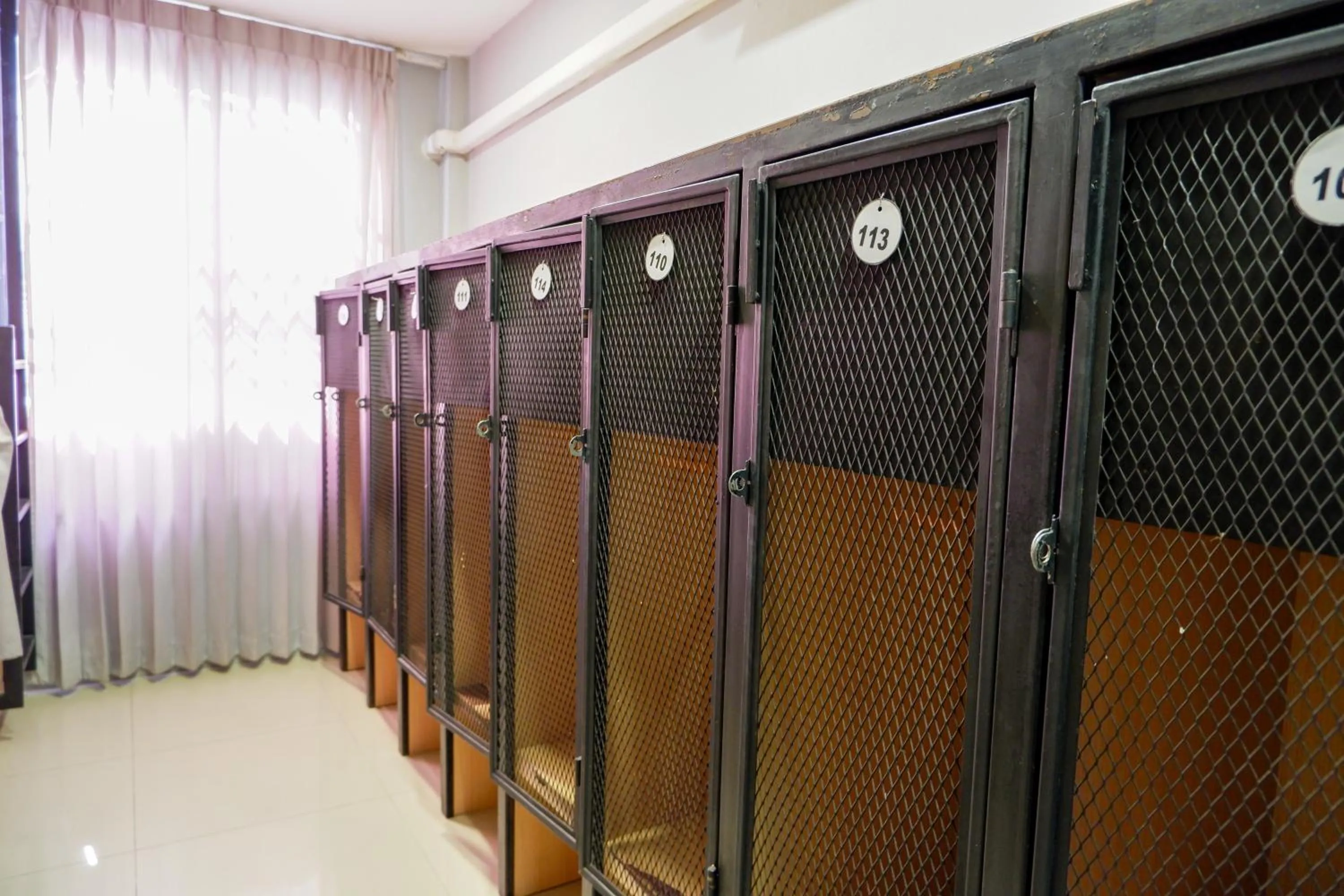 microwave in 18 Coins Budget Hotel