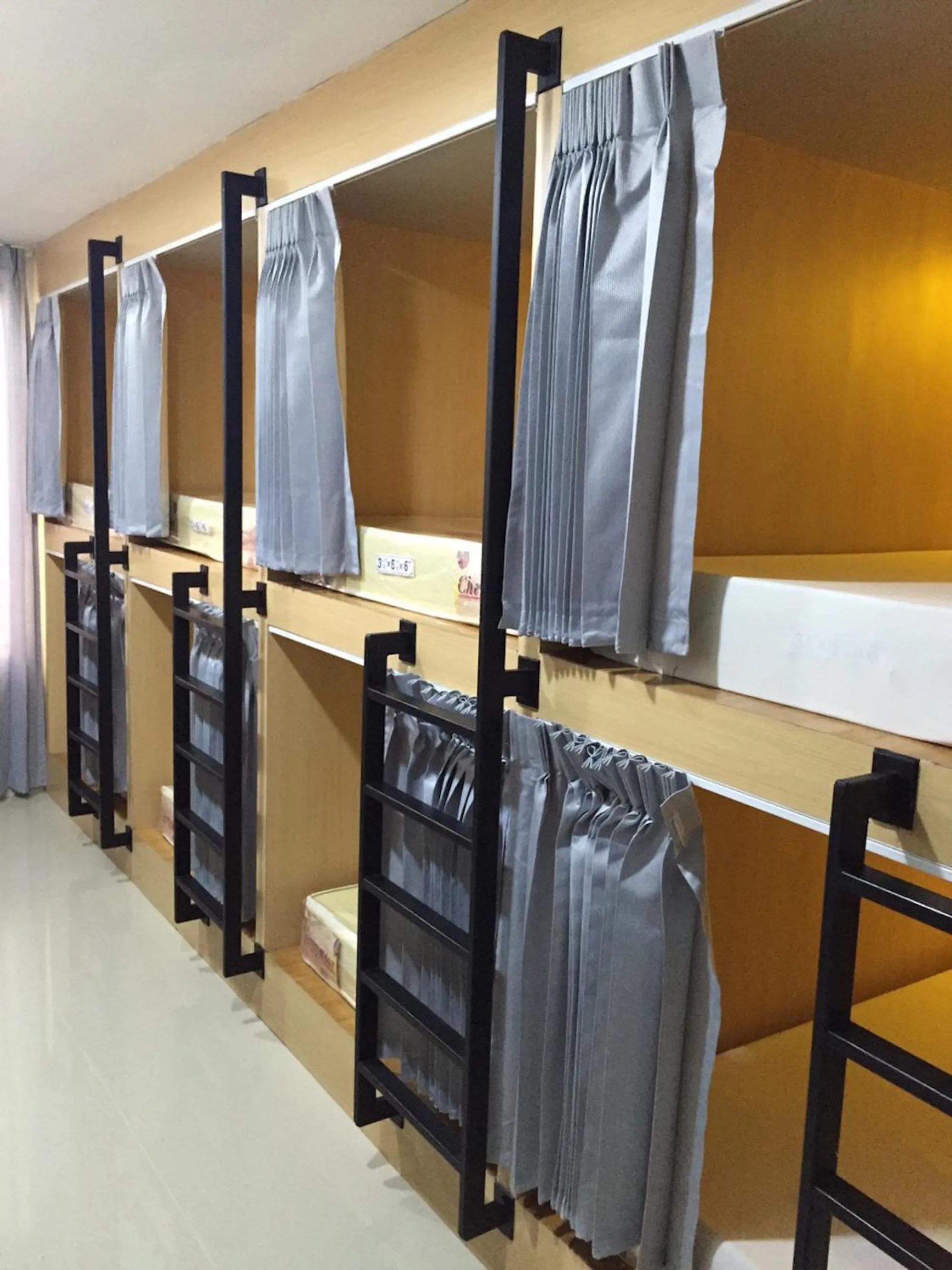 Bed in 18 Coins Budget Hotel