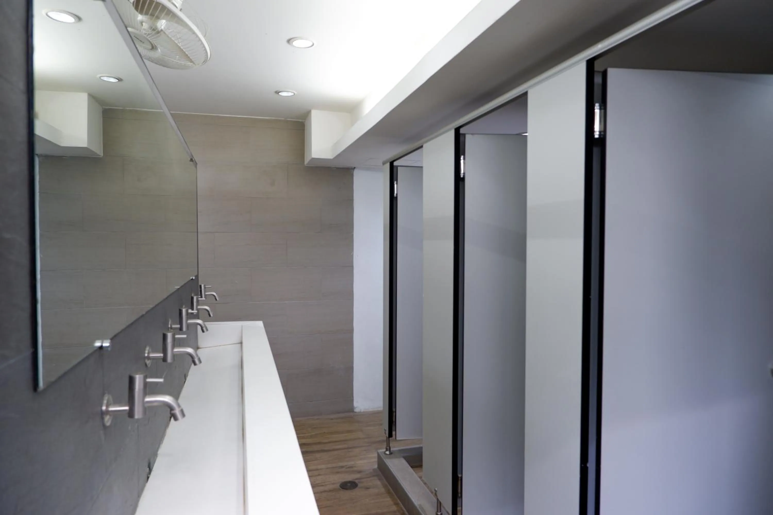 Bathroom in 18 Coins Budget Hotel